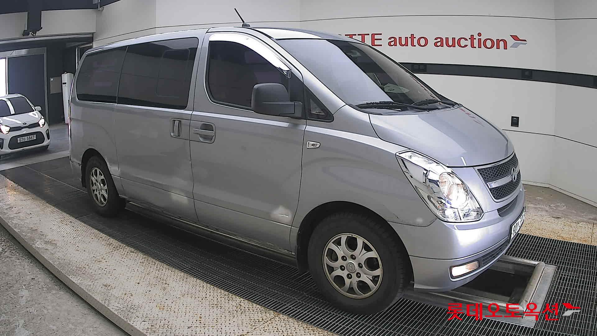 2012 - hyundai grand starex