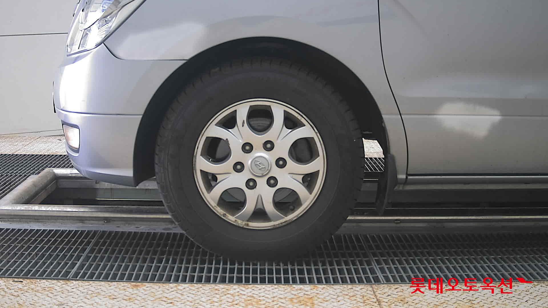 2012 - hyundai grand starex