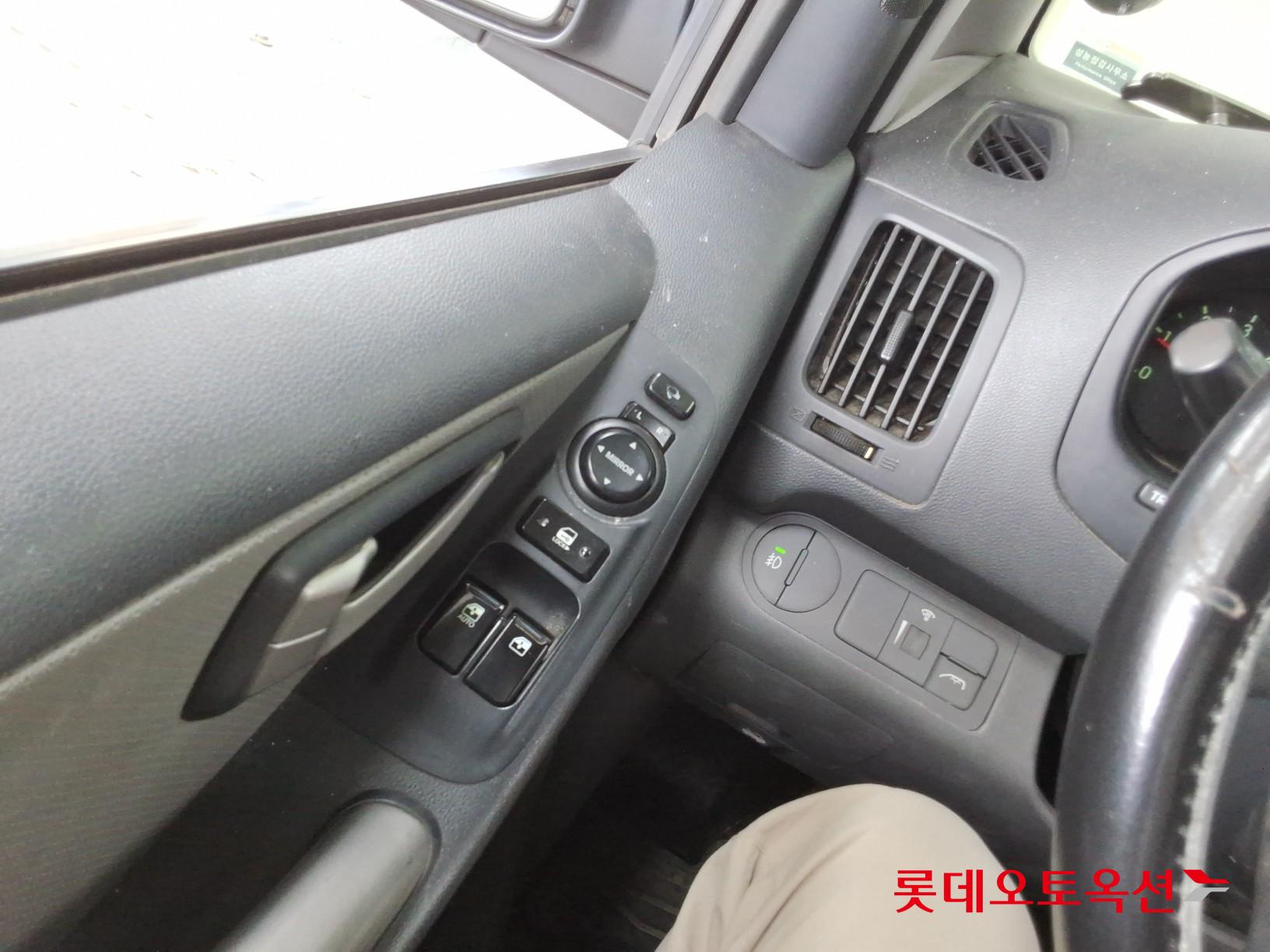 2012 - hyundai grand starex
