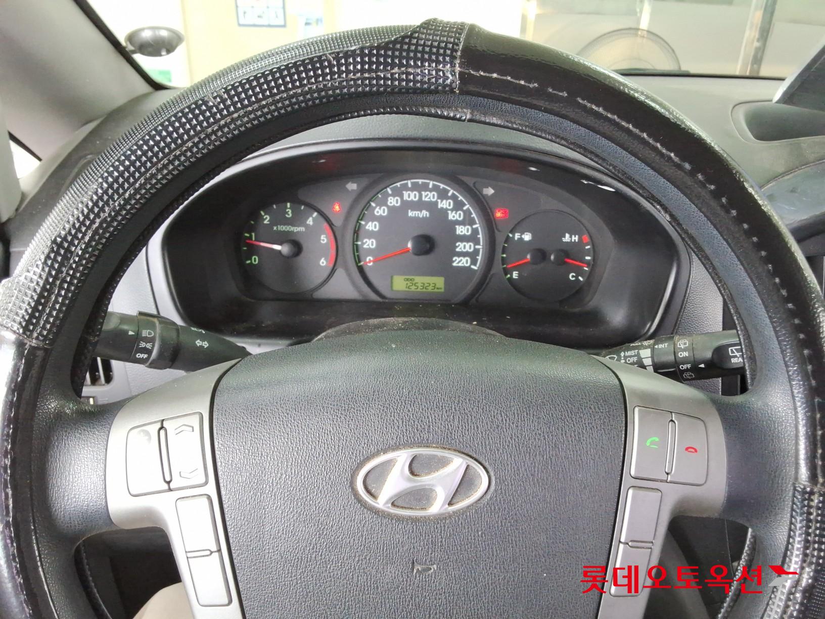 2012 - hyundai grand starex