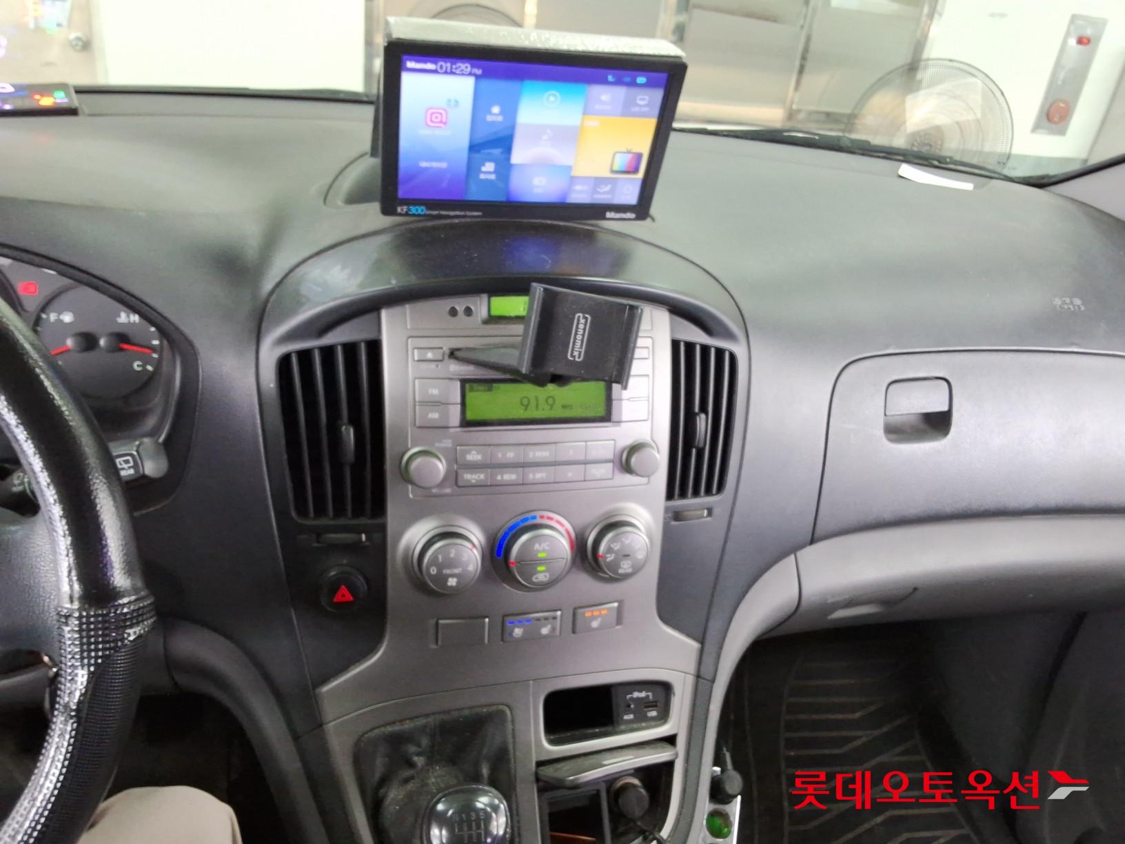 2012 - hyundai grand starex