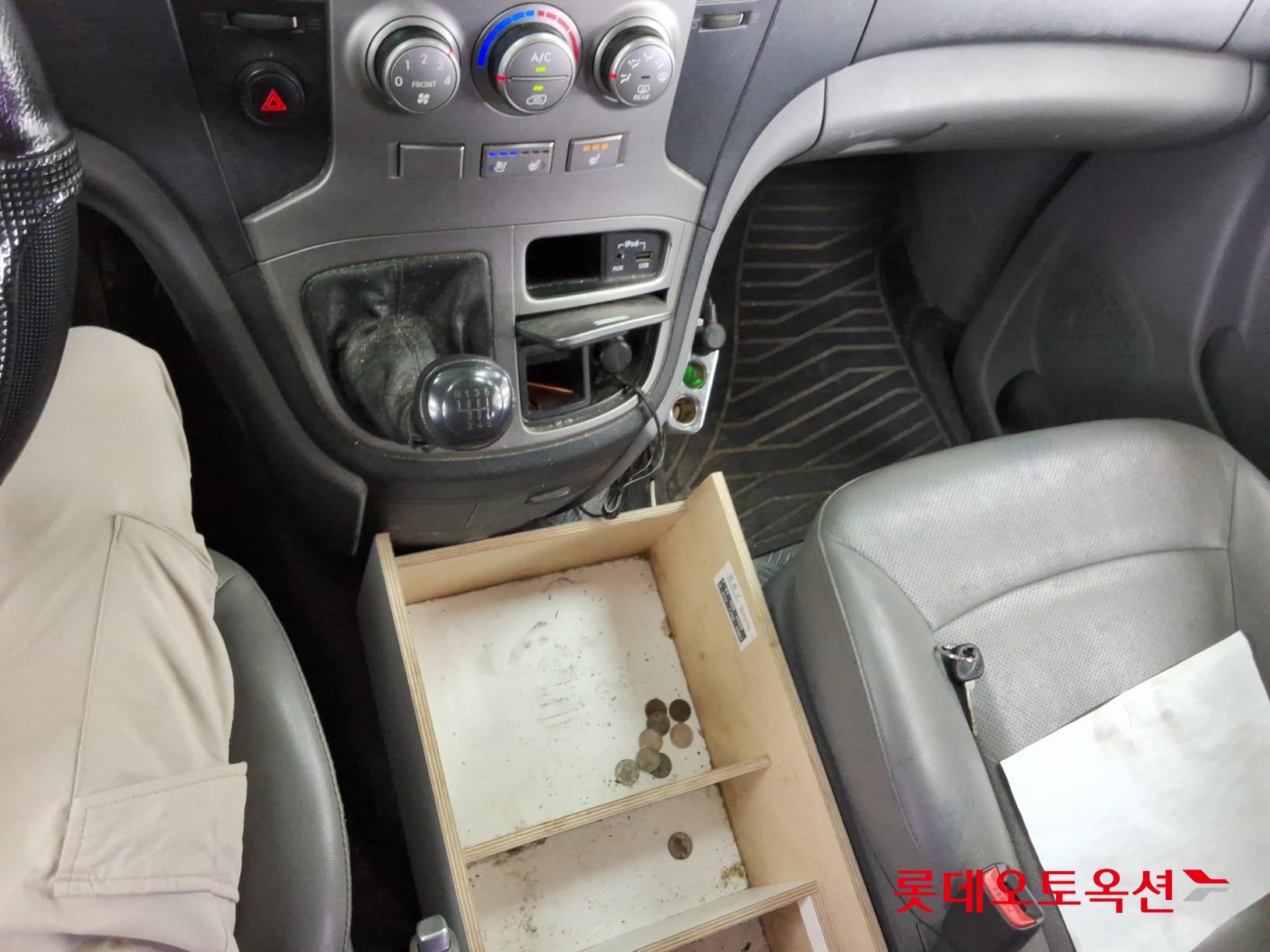 2012 - hyundai grand starex