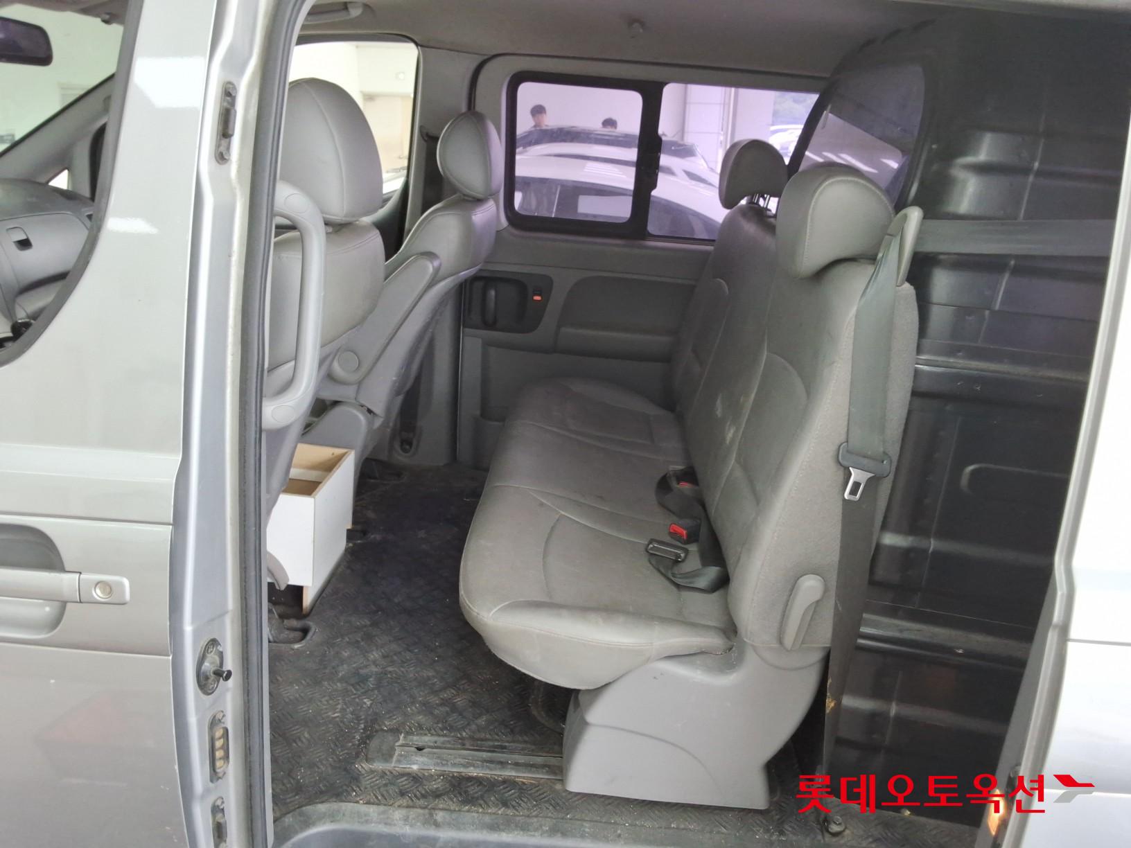 2012 - hyundai grand starex
