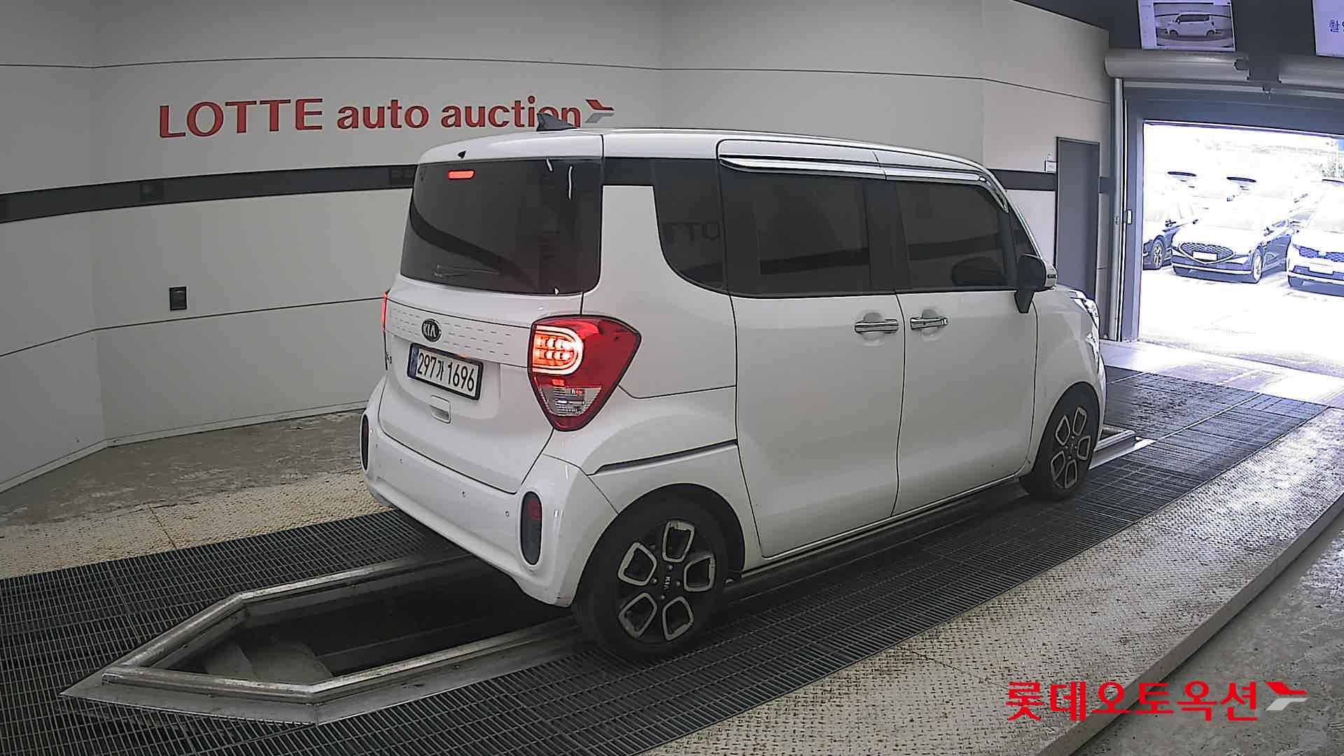 2021 - kia ray