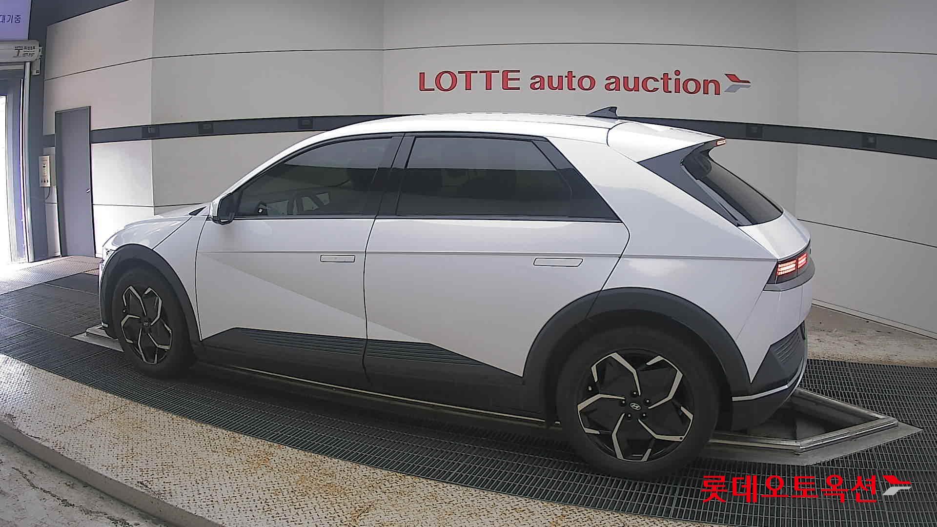2023 - hyundai ioniq