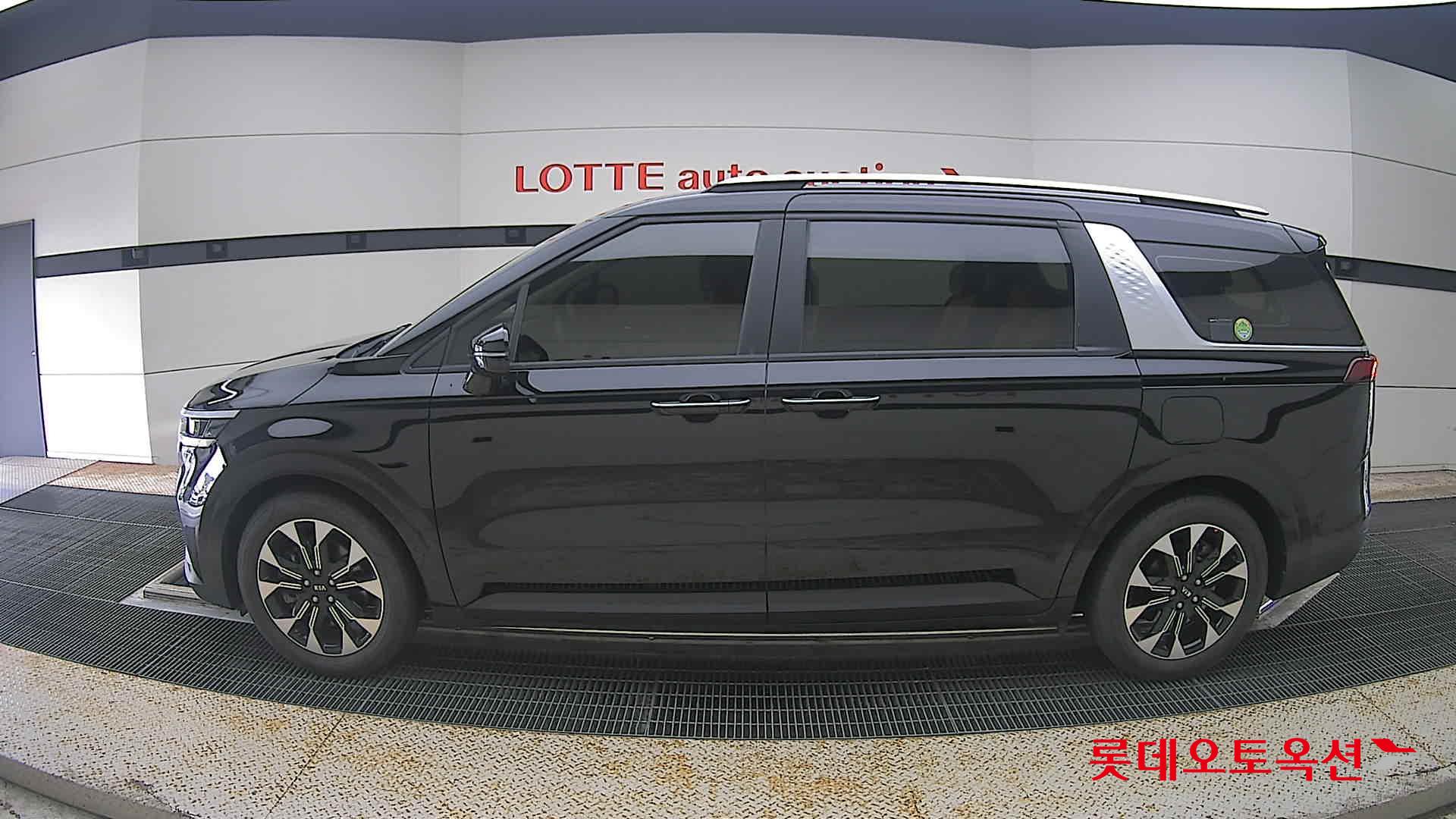 2021 - kia carnival