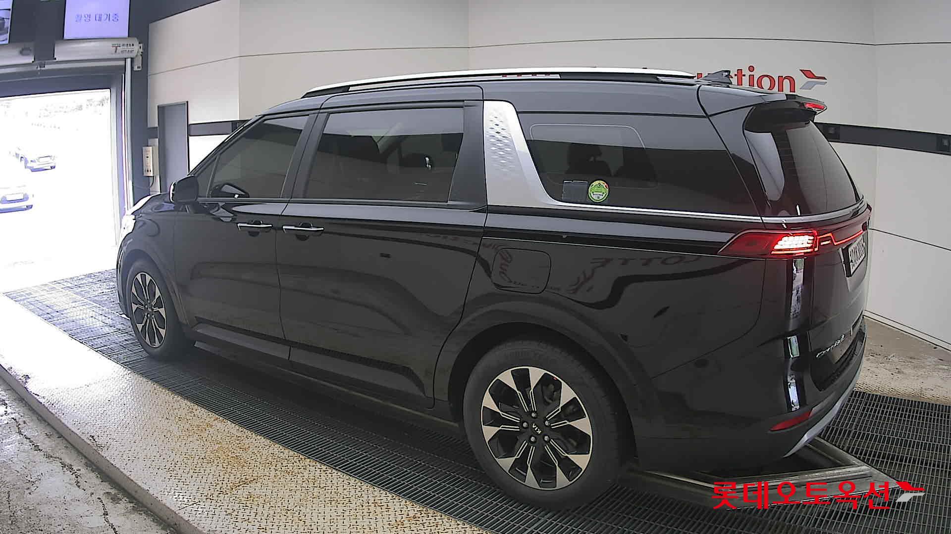2021 - kia carnival