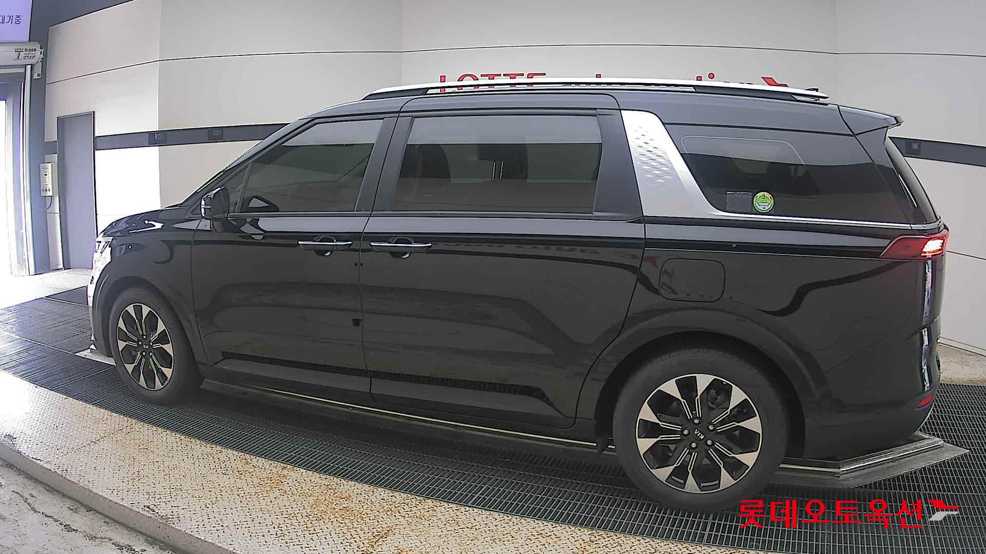 2021 - kia carnival