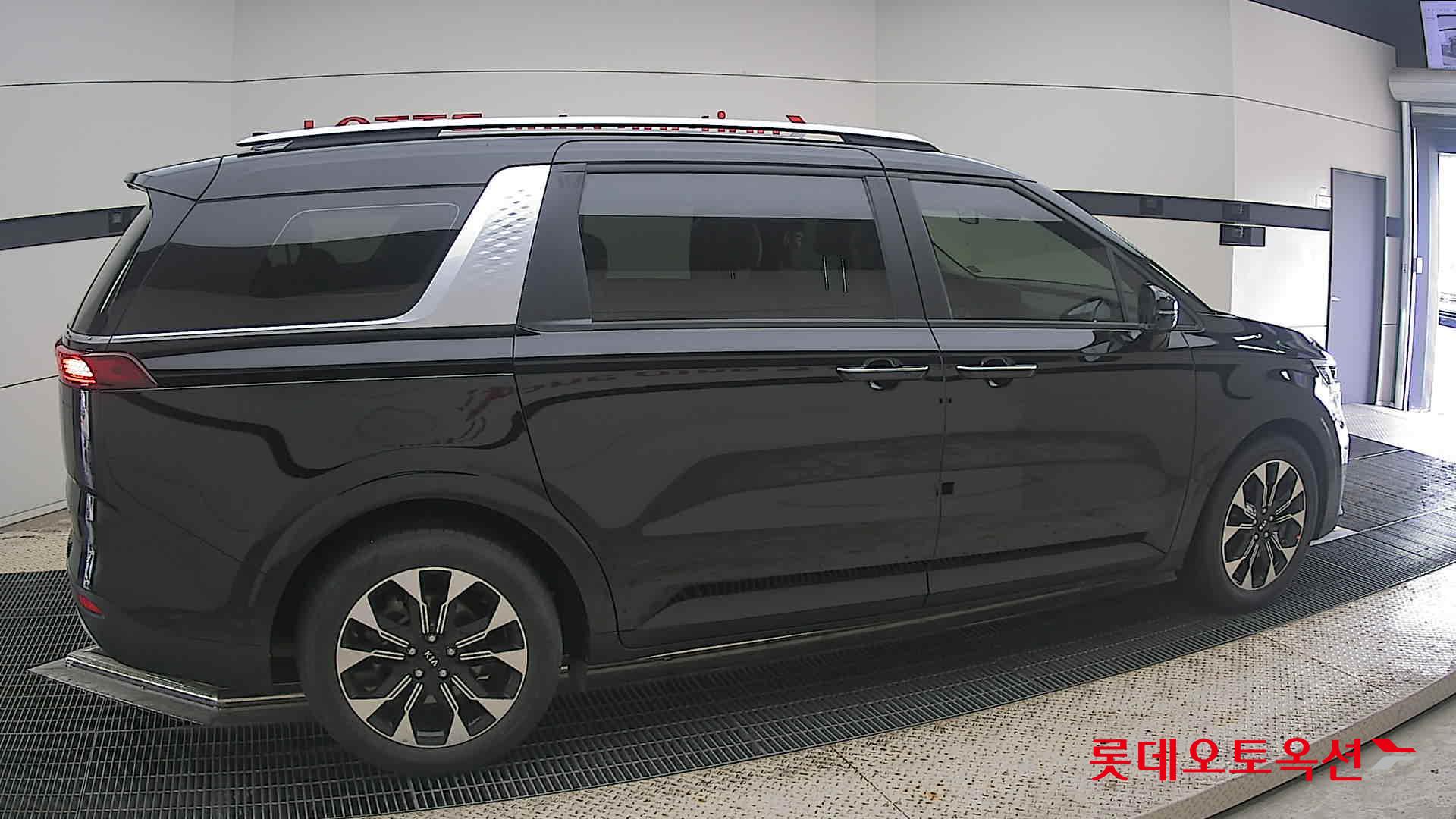 2021 - kia carnival