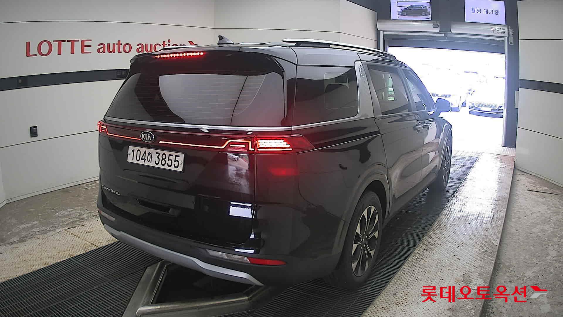 2021 - kia carnival
