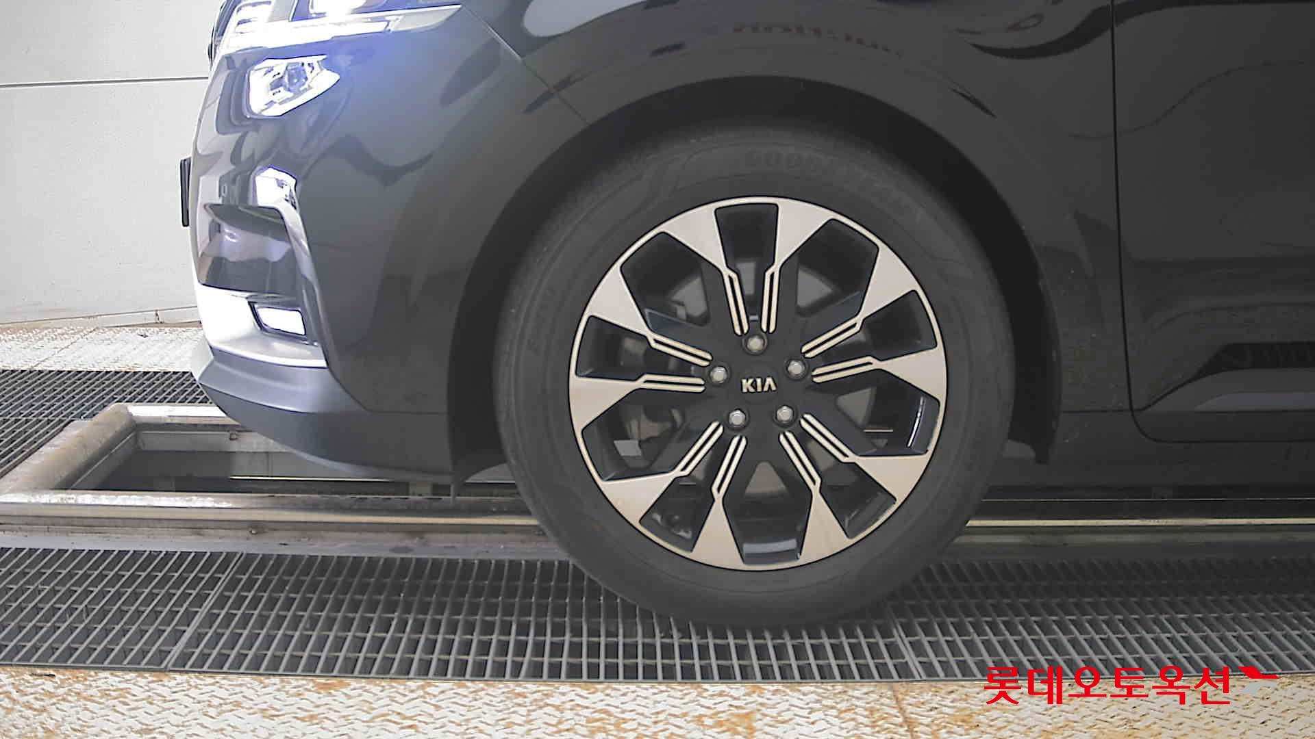 2021 - kia carnival
