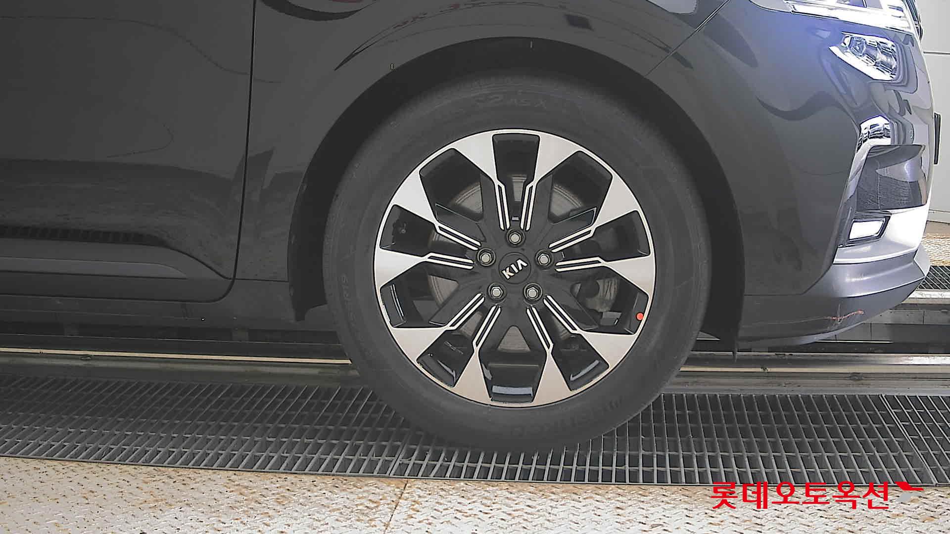 2021 - kia carnival