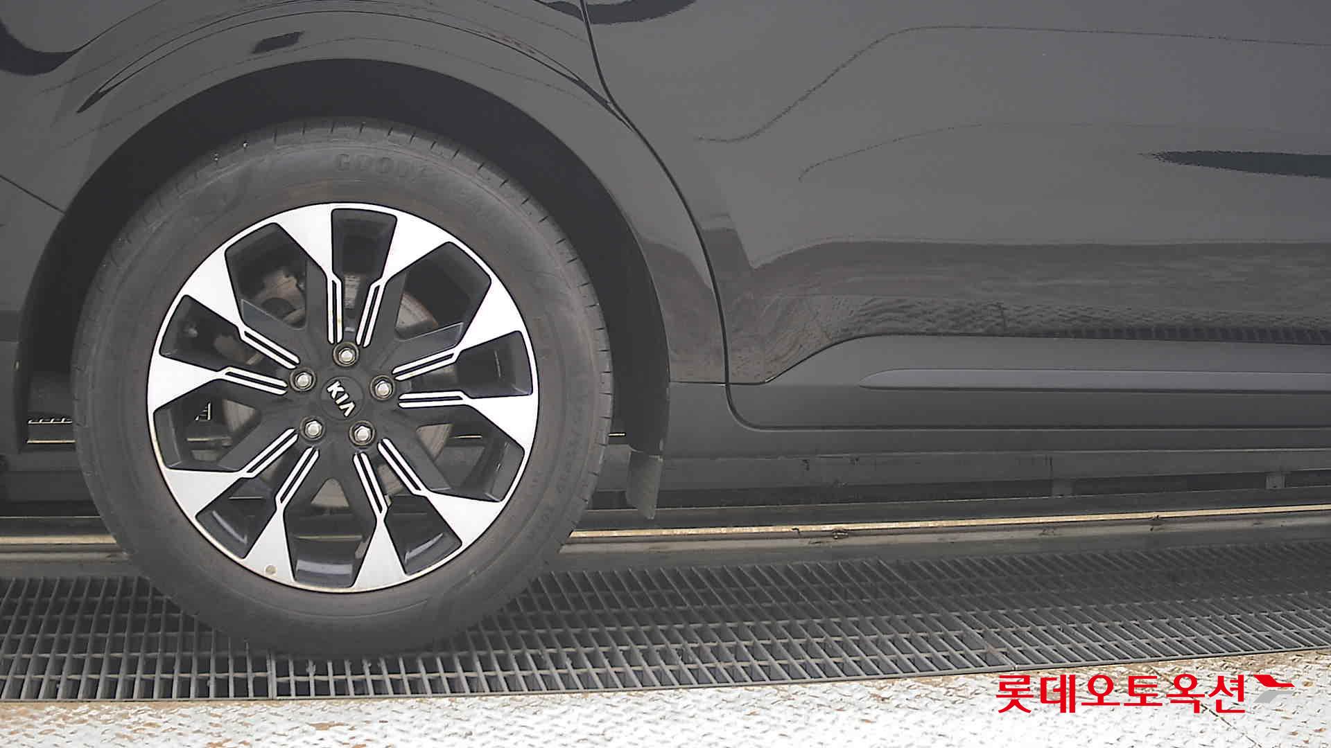 2021 - kia carnival
