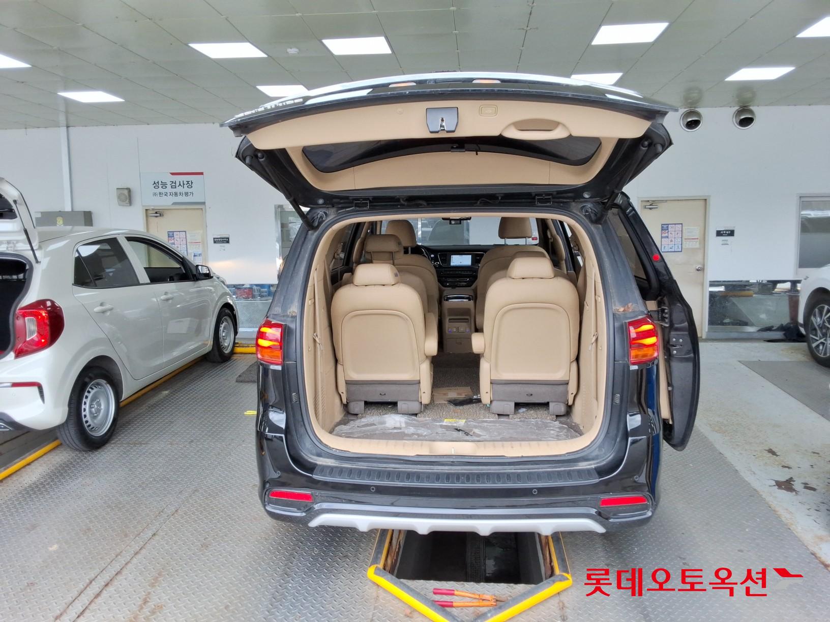 2020 - kia carnival