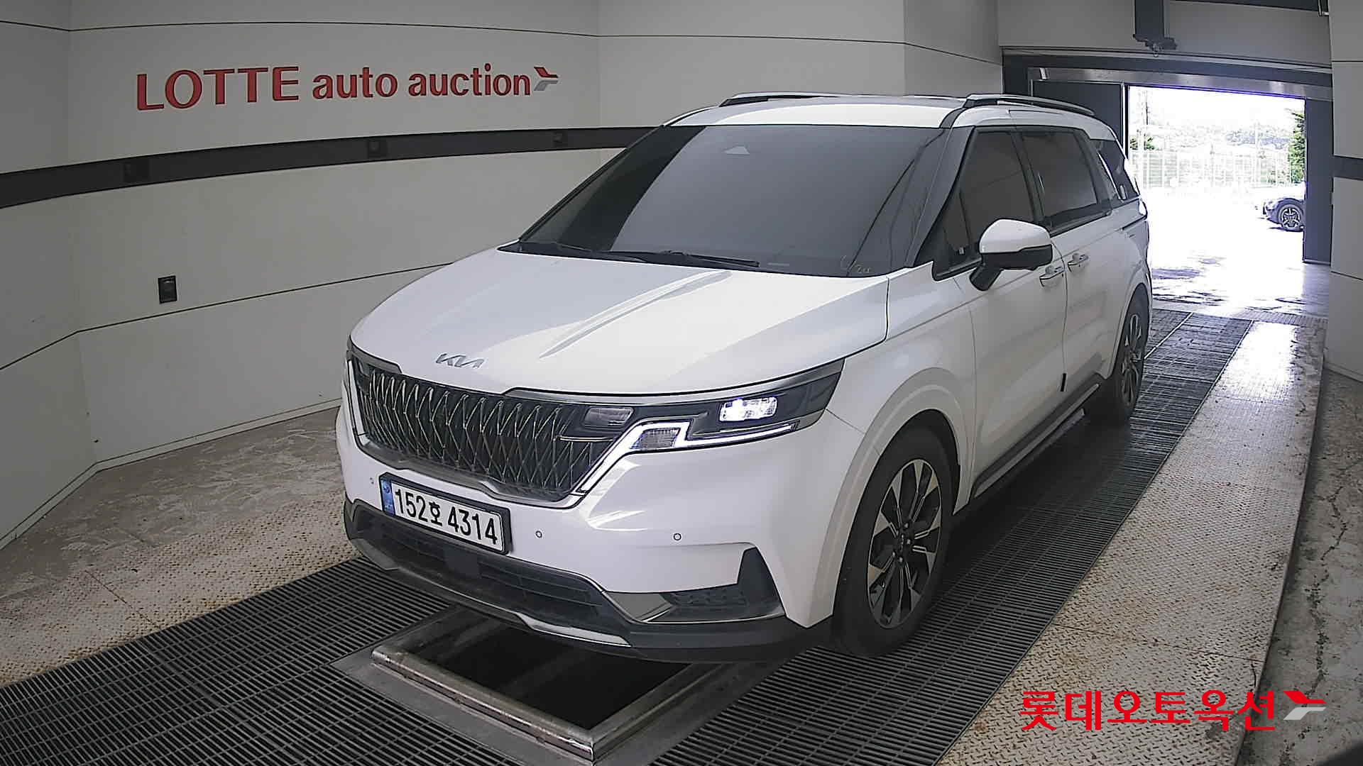2023 - kia carnival
