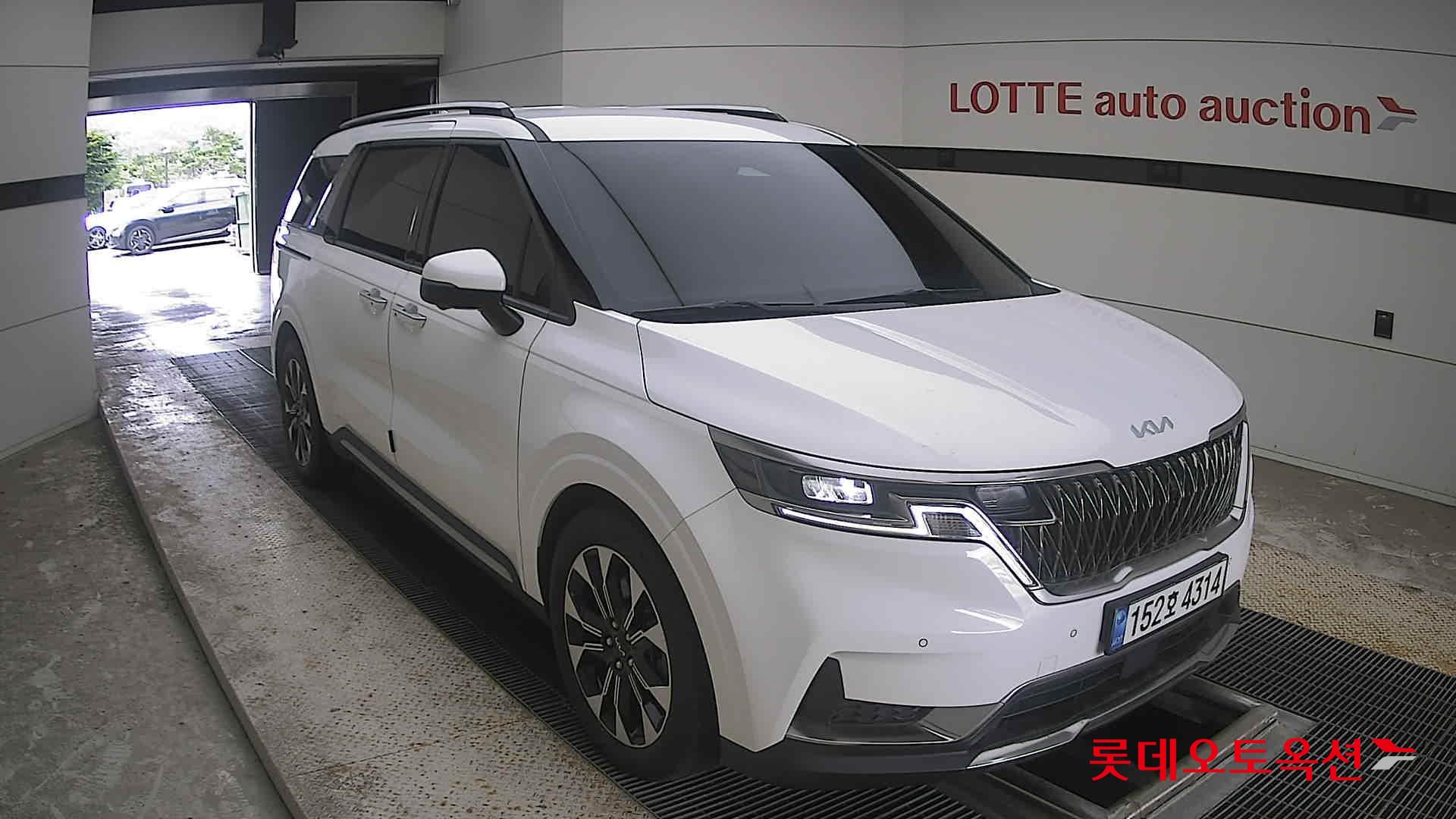 2023 - kia carnival