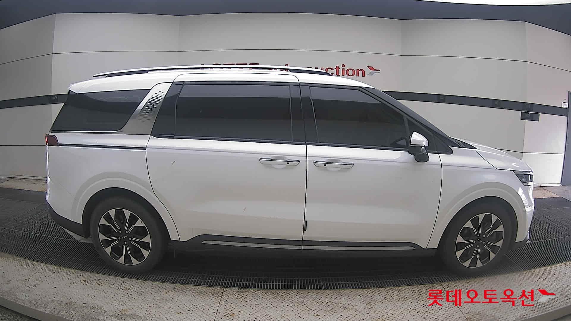 2023 - kia carnival