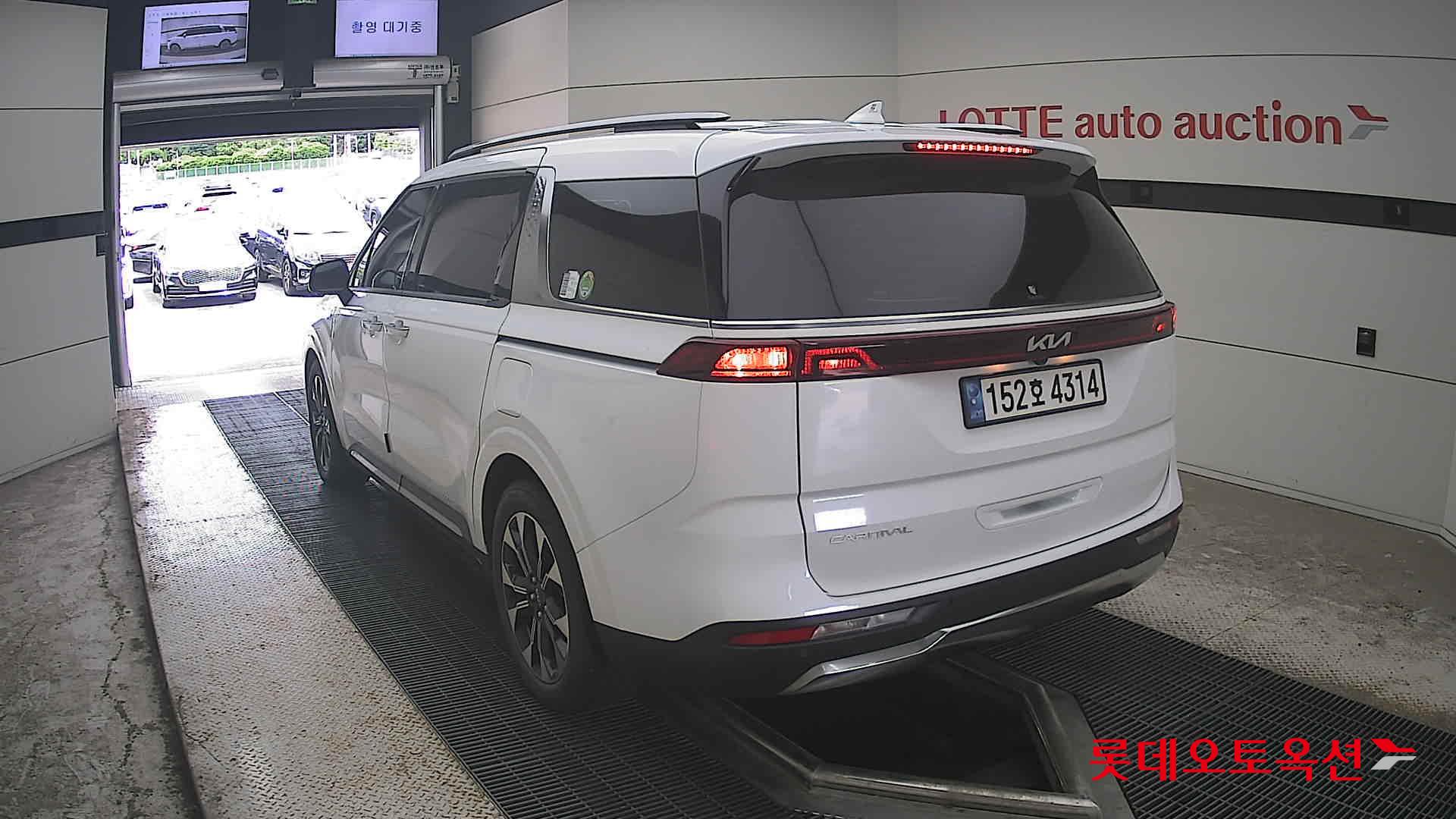 2023 - kia carnival