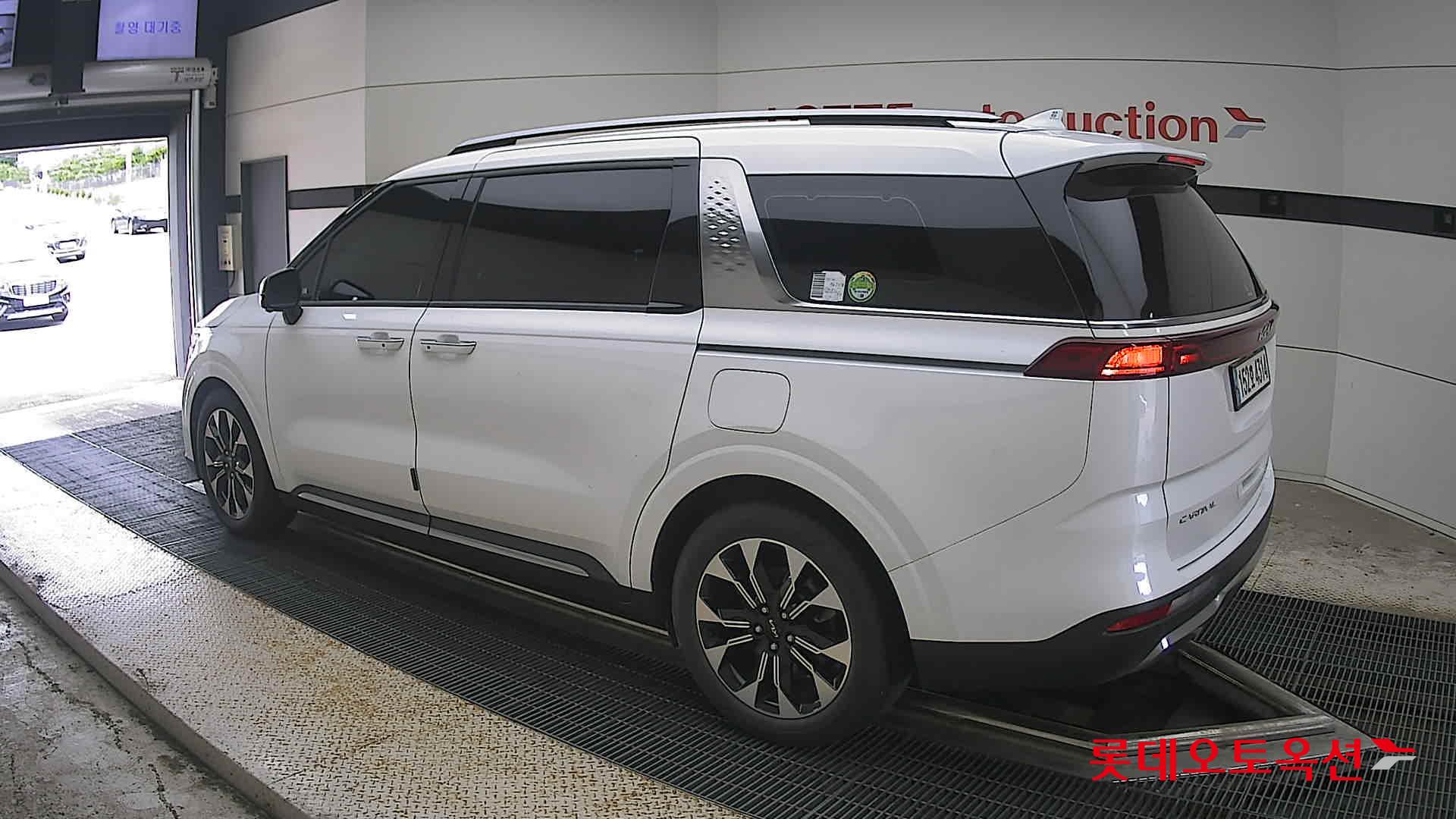 2023 - kia carnival