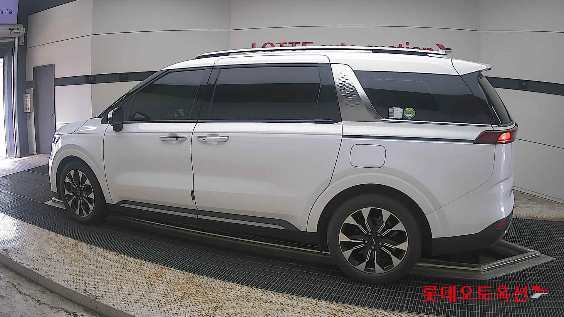 2023 - kia carnival