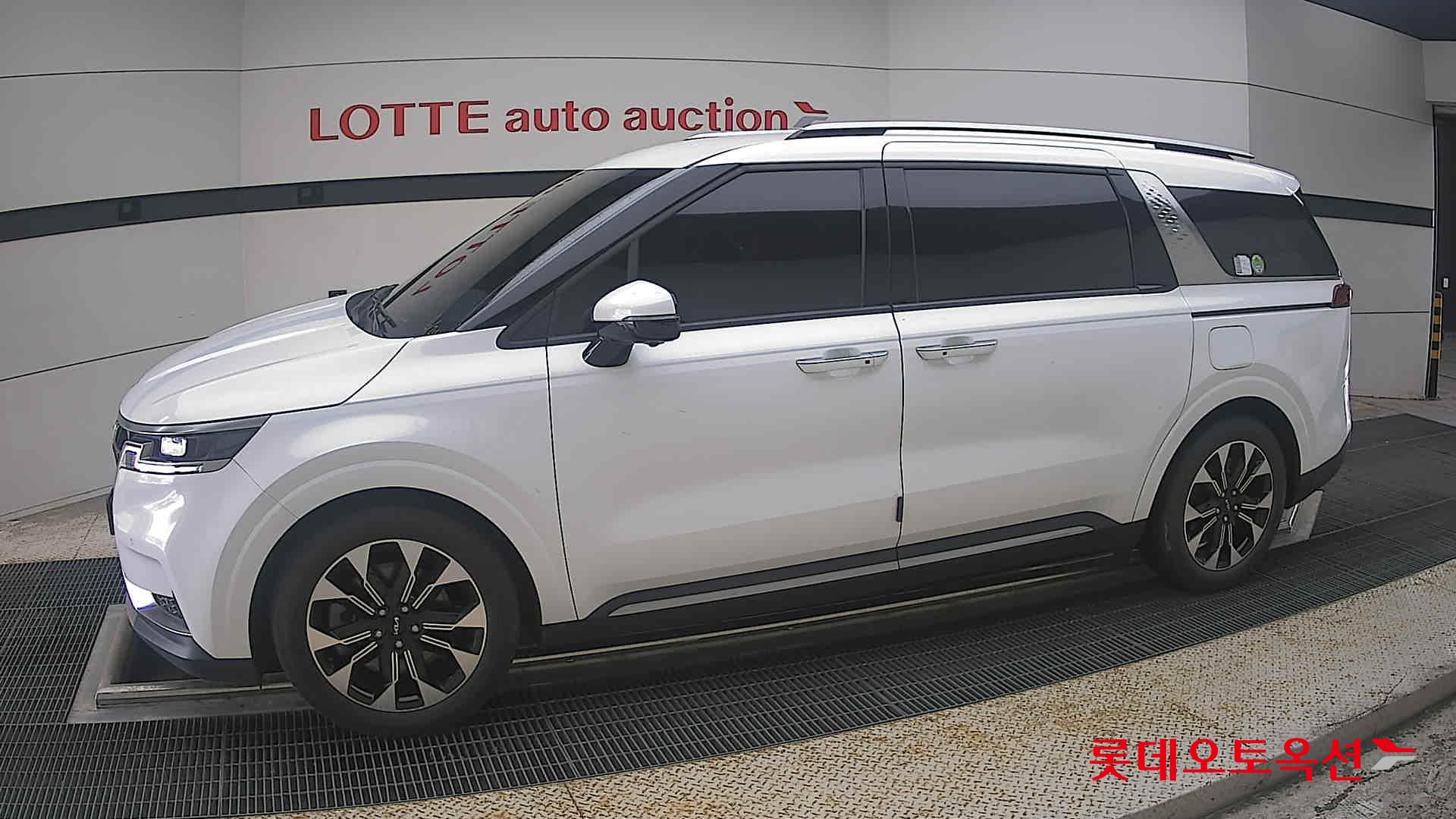 2023 - kia carnival