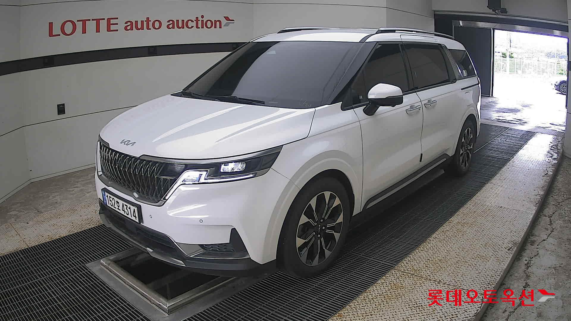 2023 - kia carnival