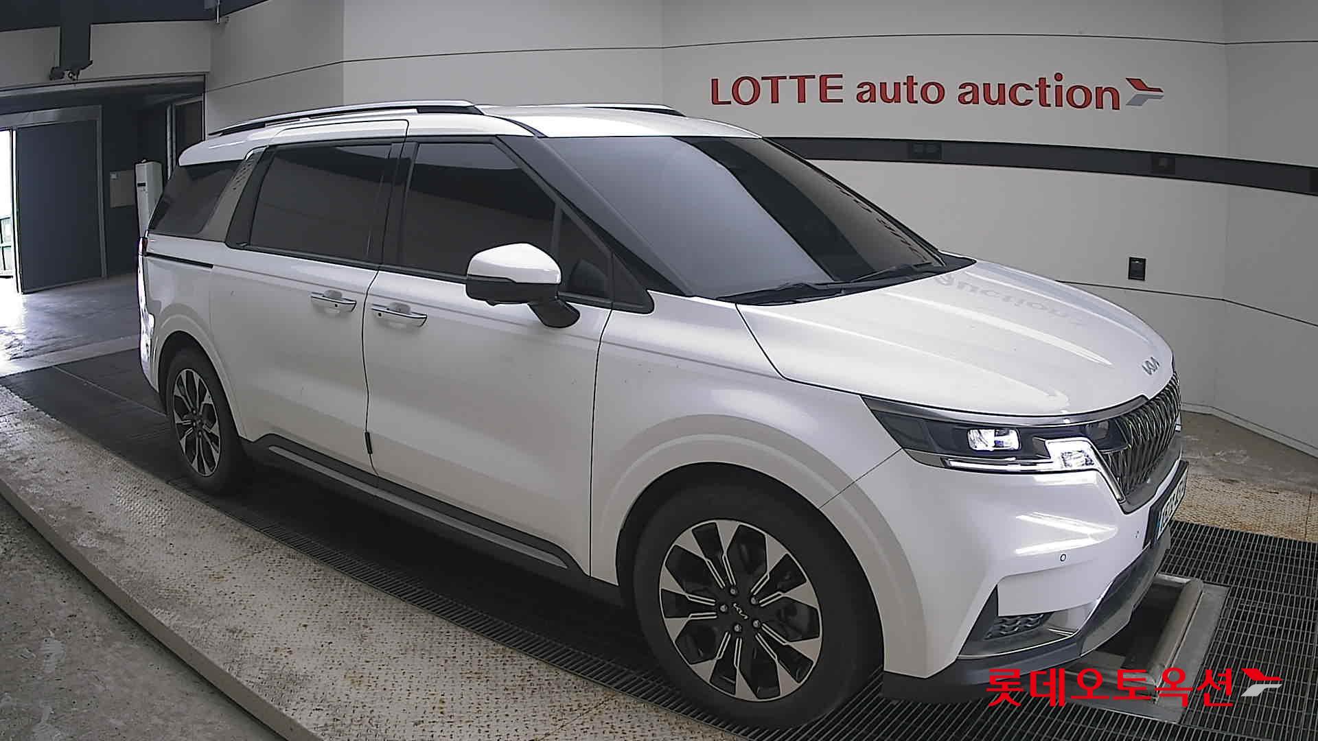 2023 - kia carnival