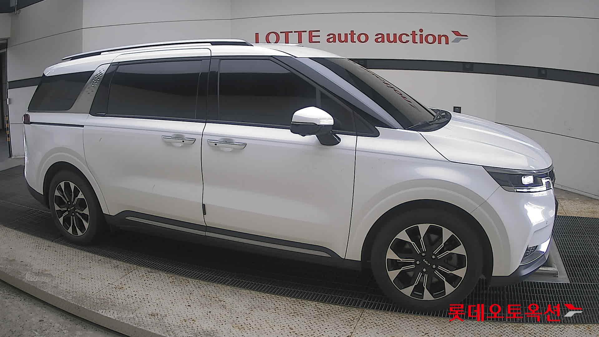2023 - kia carnival