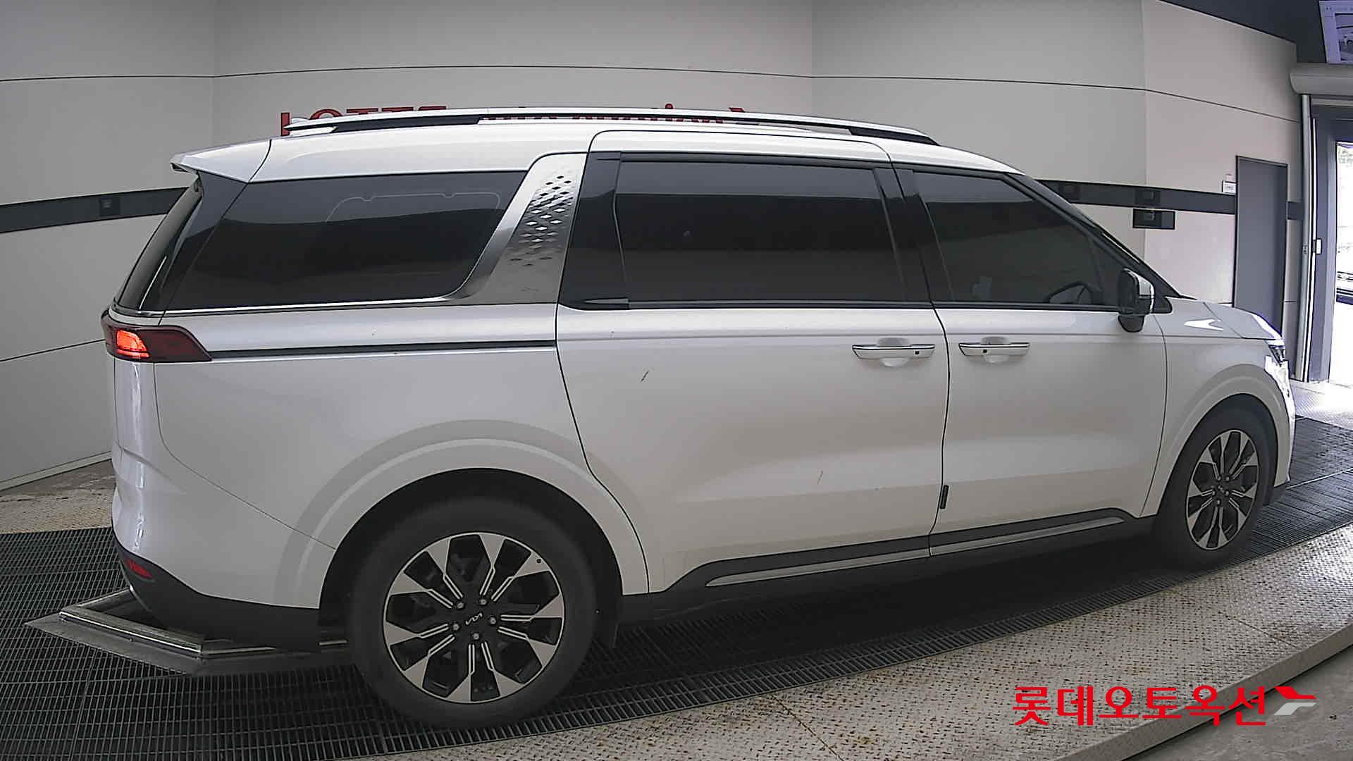 2023 - kia carnival