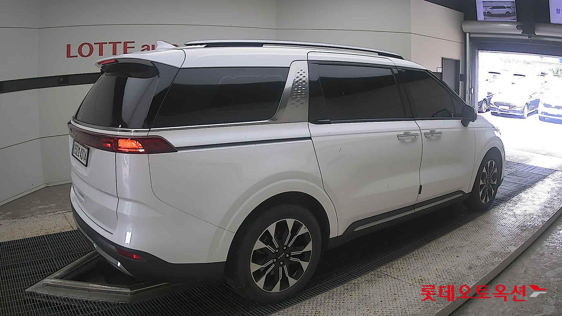 2023 - kia carnival