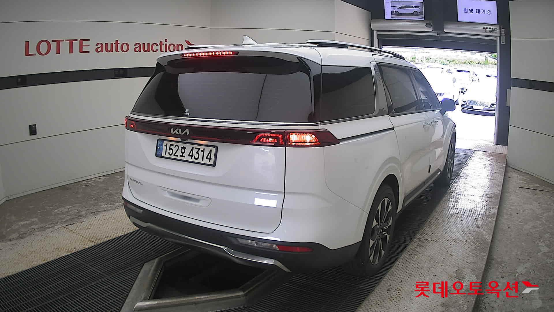 2023 - kia carnival