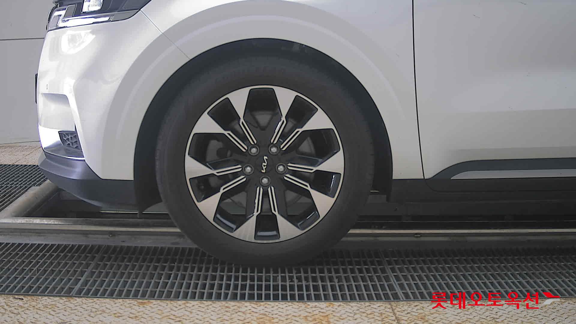 2023 - kia carnival