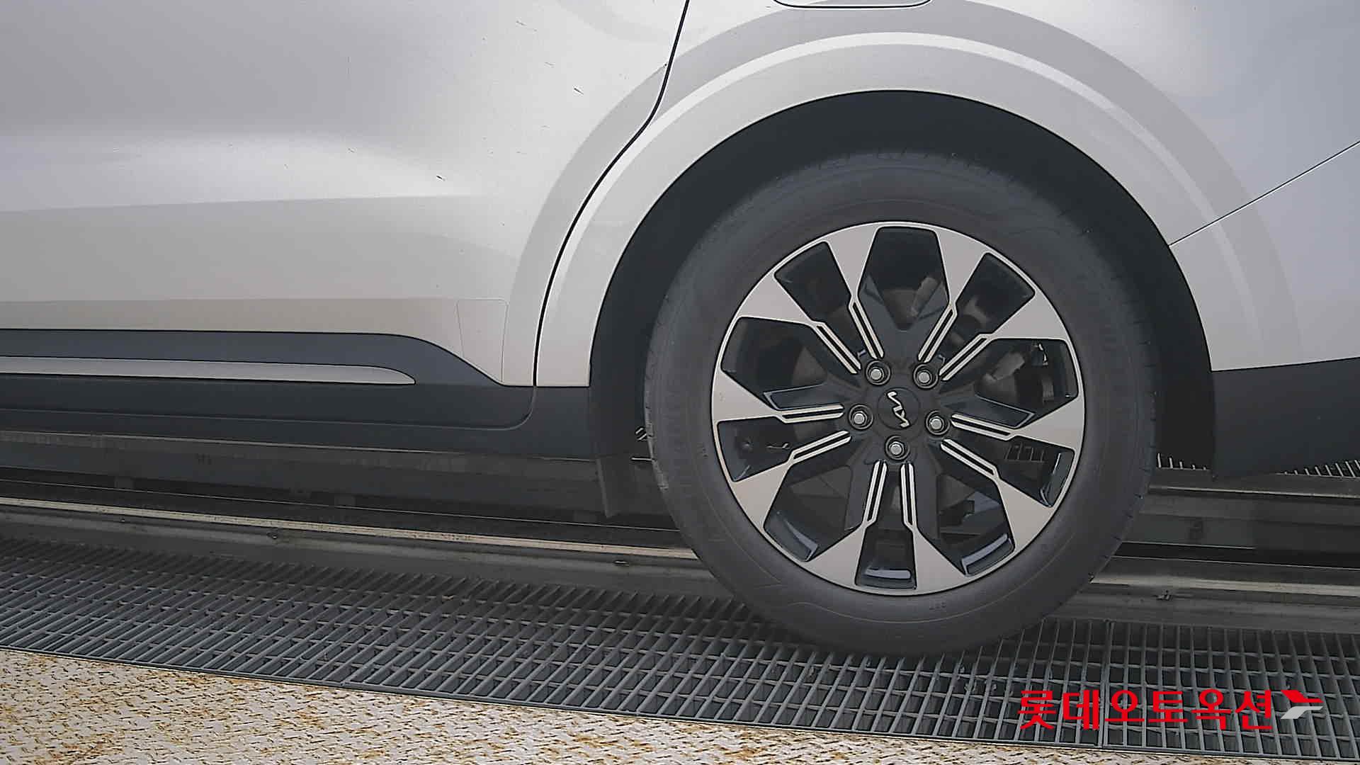 2023 - kia carnival
