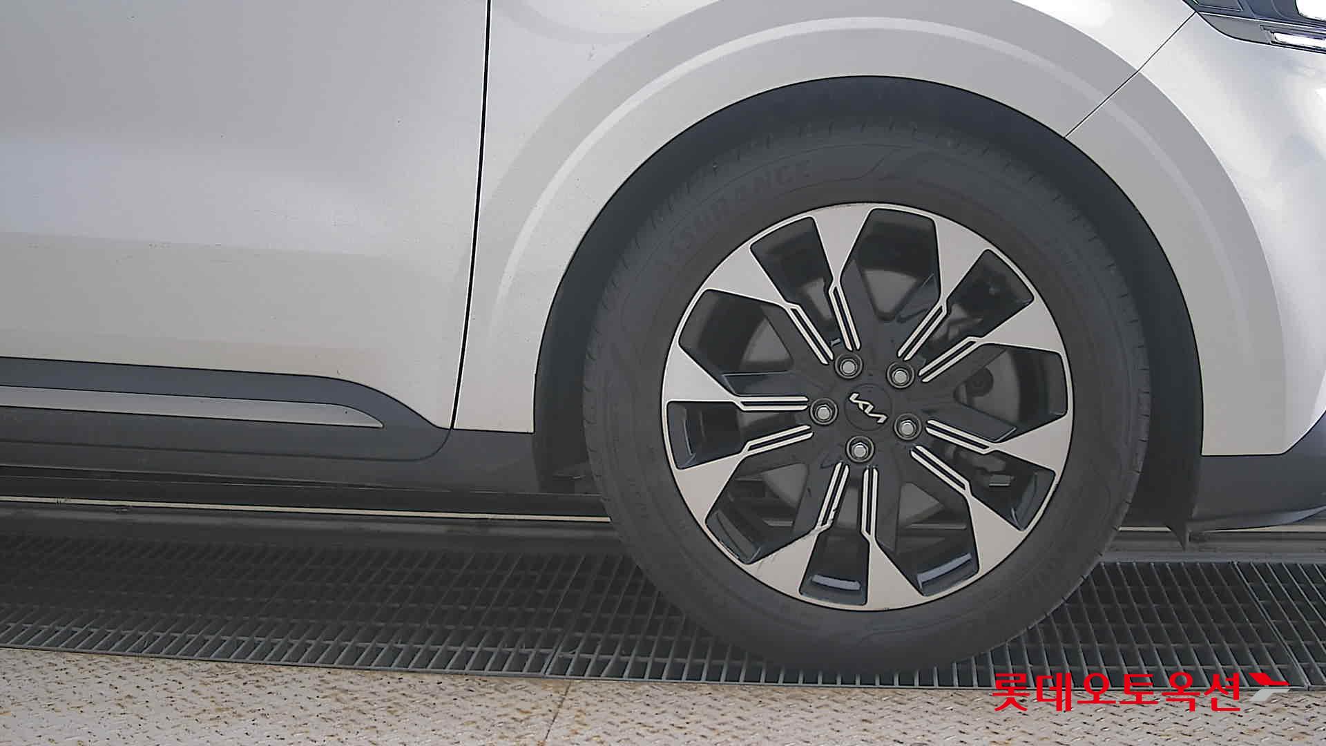 2023 - kia carnival
