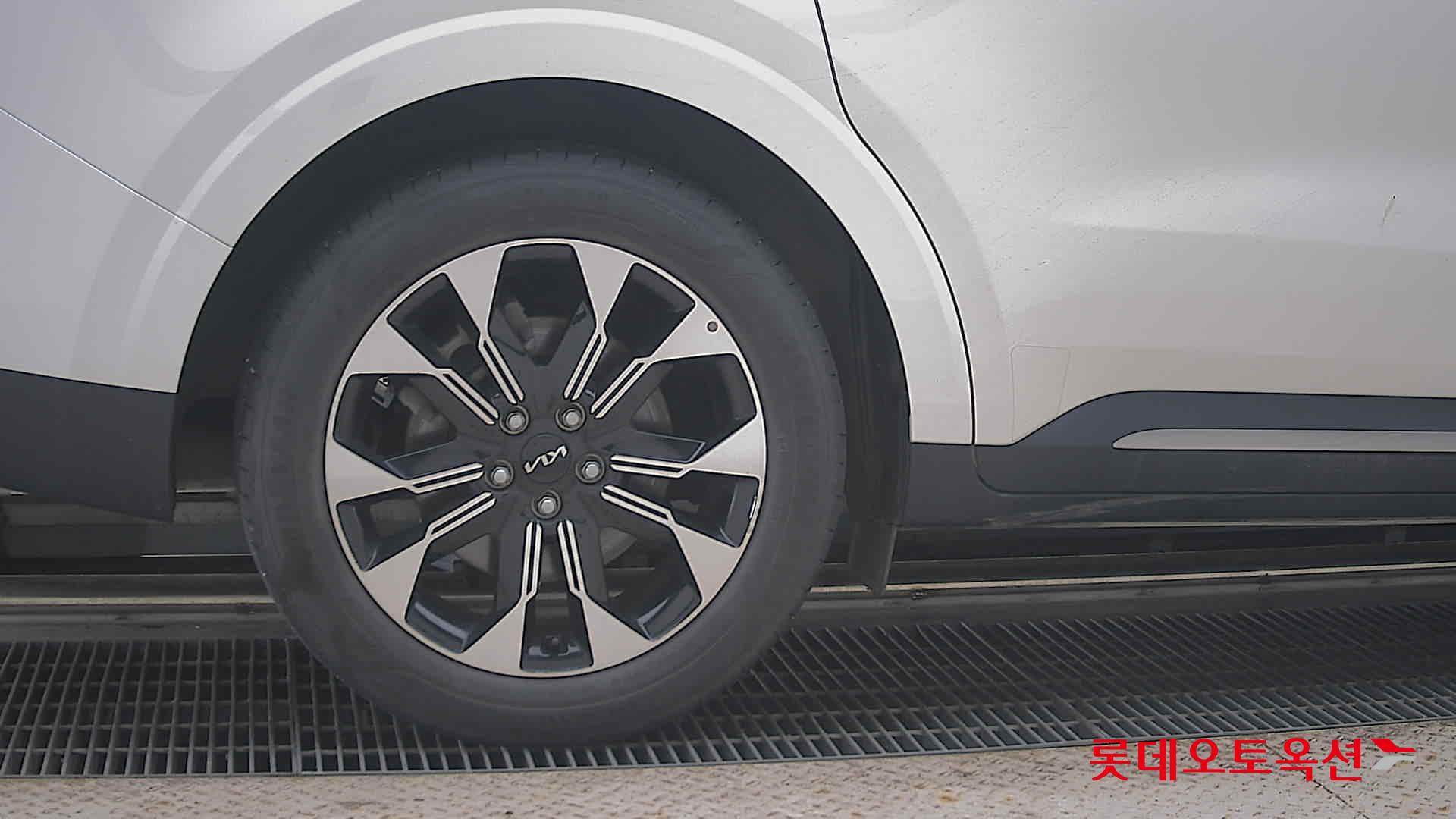 2023 - kia carnival