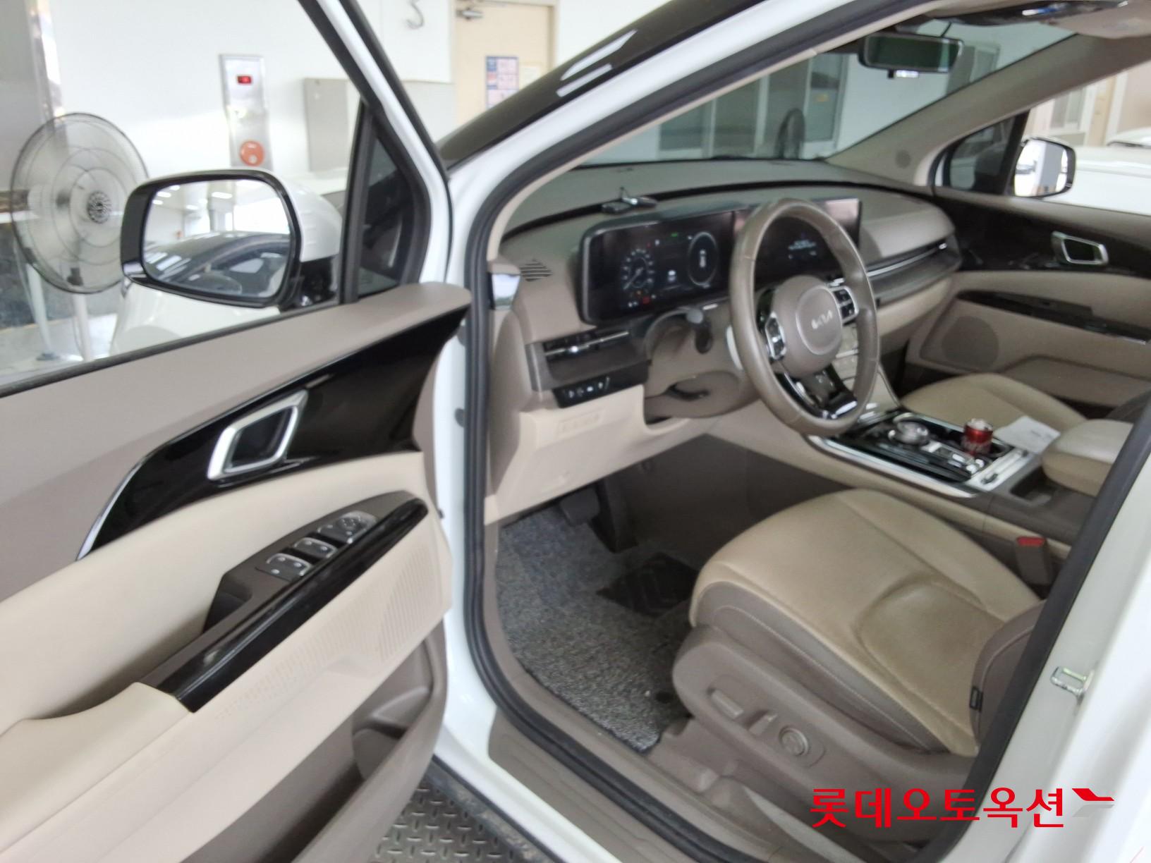 2023 - kia carnival