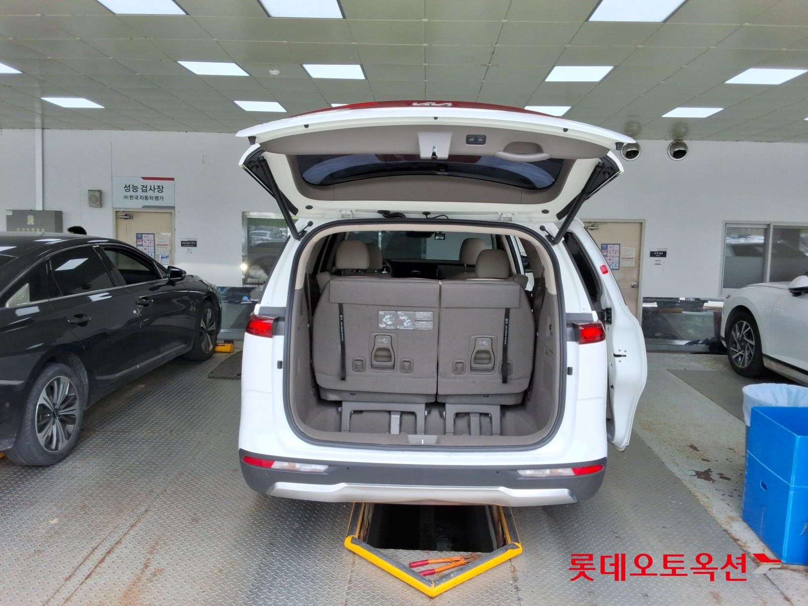 2023 - kia carnival