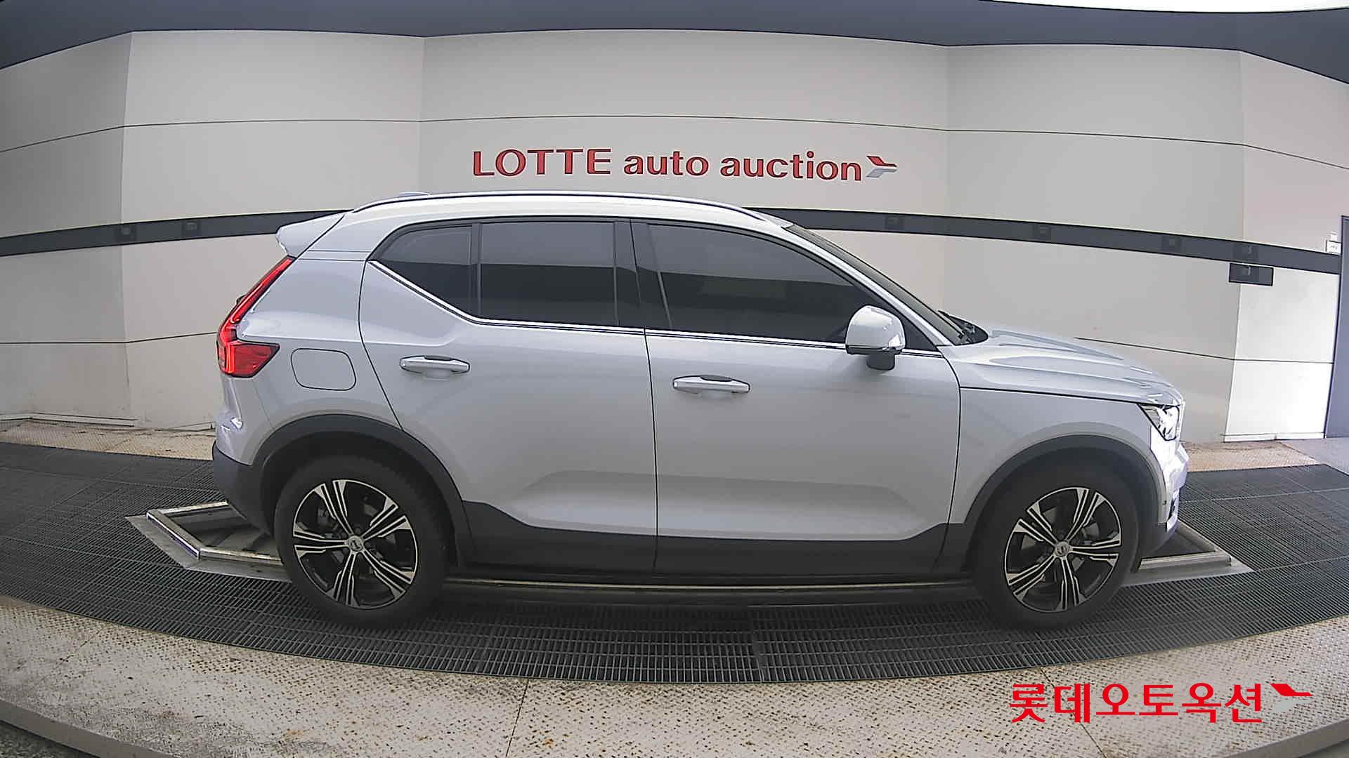 2021 - volvo xc40