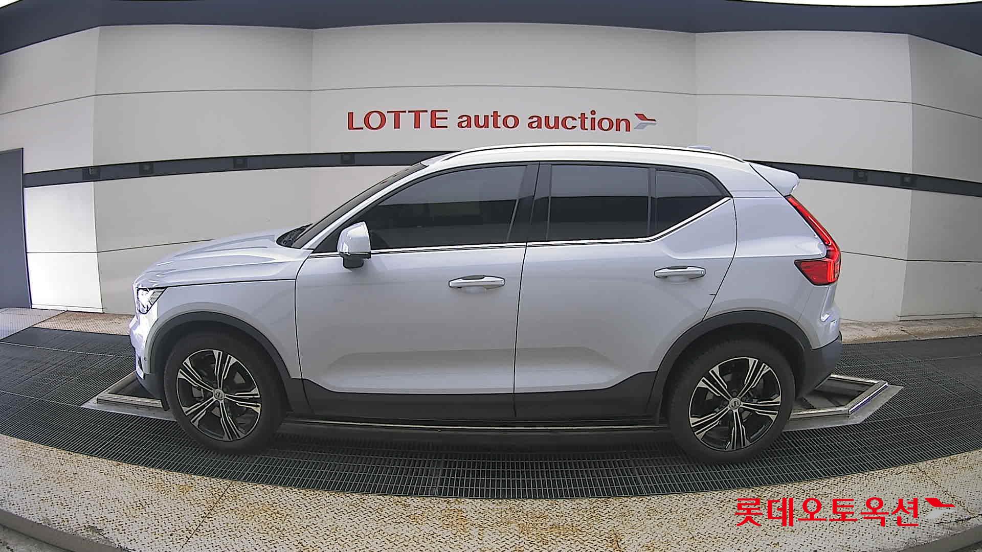 2021 - volvo xc40