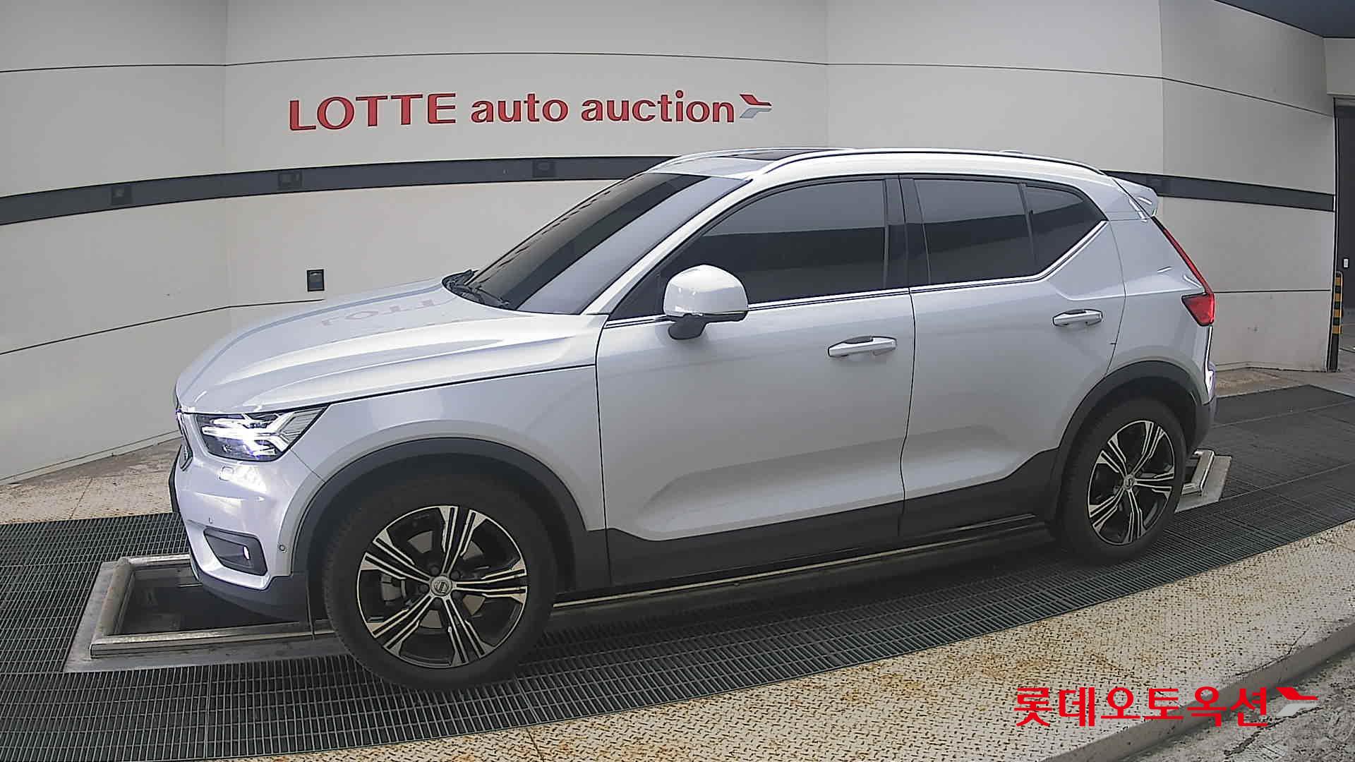 2021 - volvo xc40