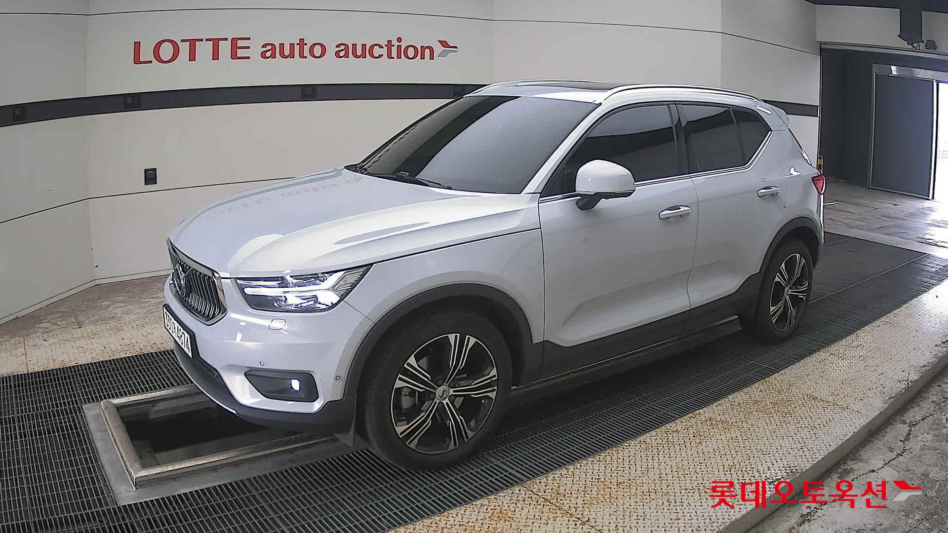 2021 - volvo xc40