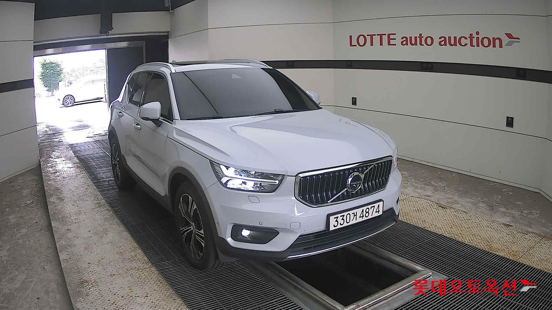 2021 - volvo xc40