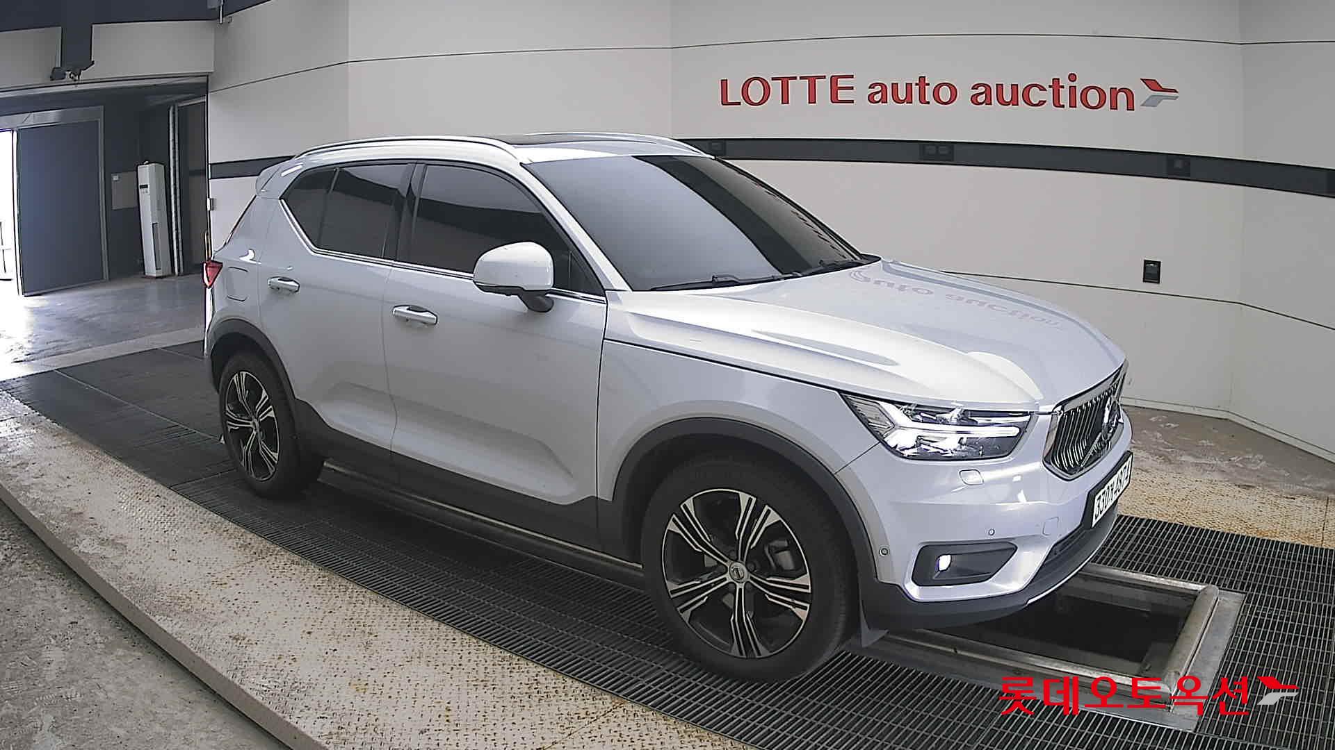 2021 - volvo xc40