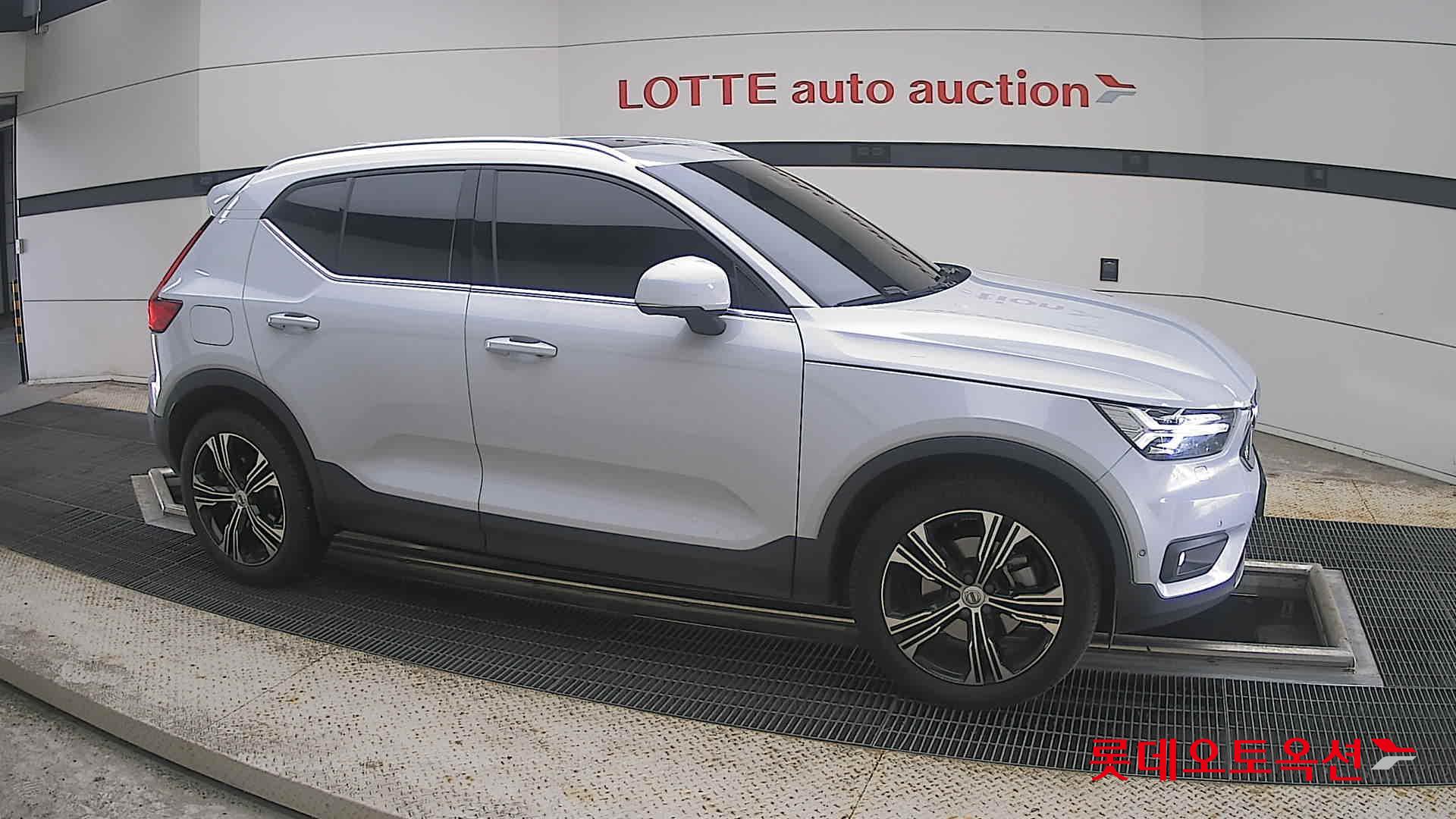 2021 - volvo xc40