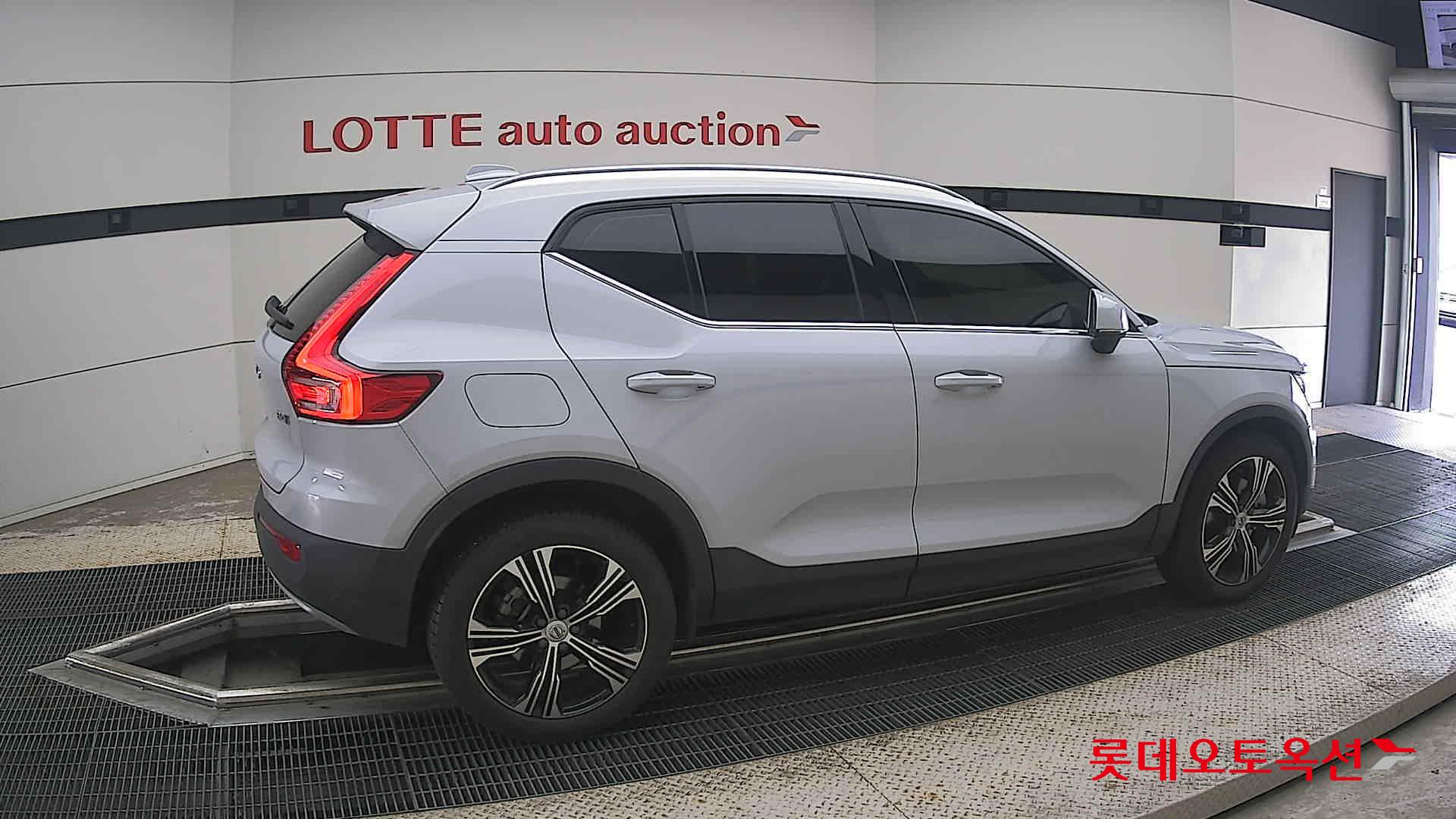 2021 - volvo xc40