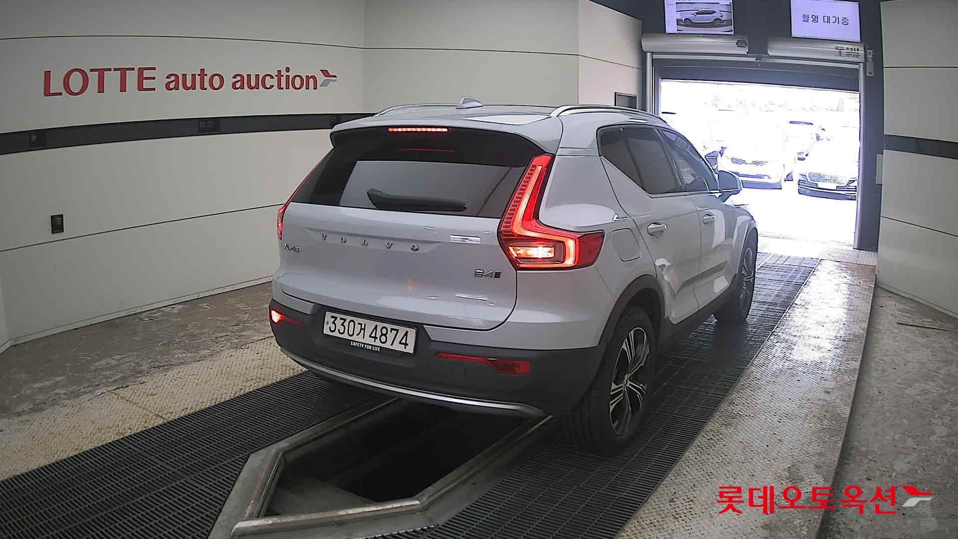 2021 - volvo xc40