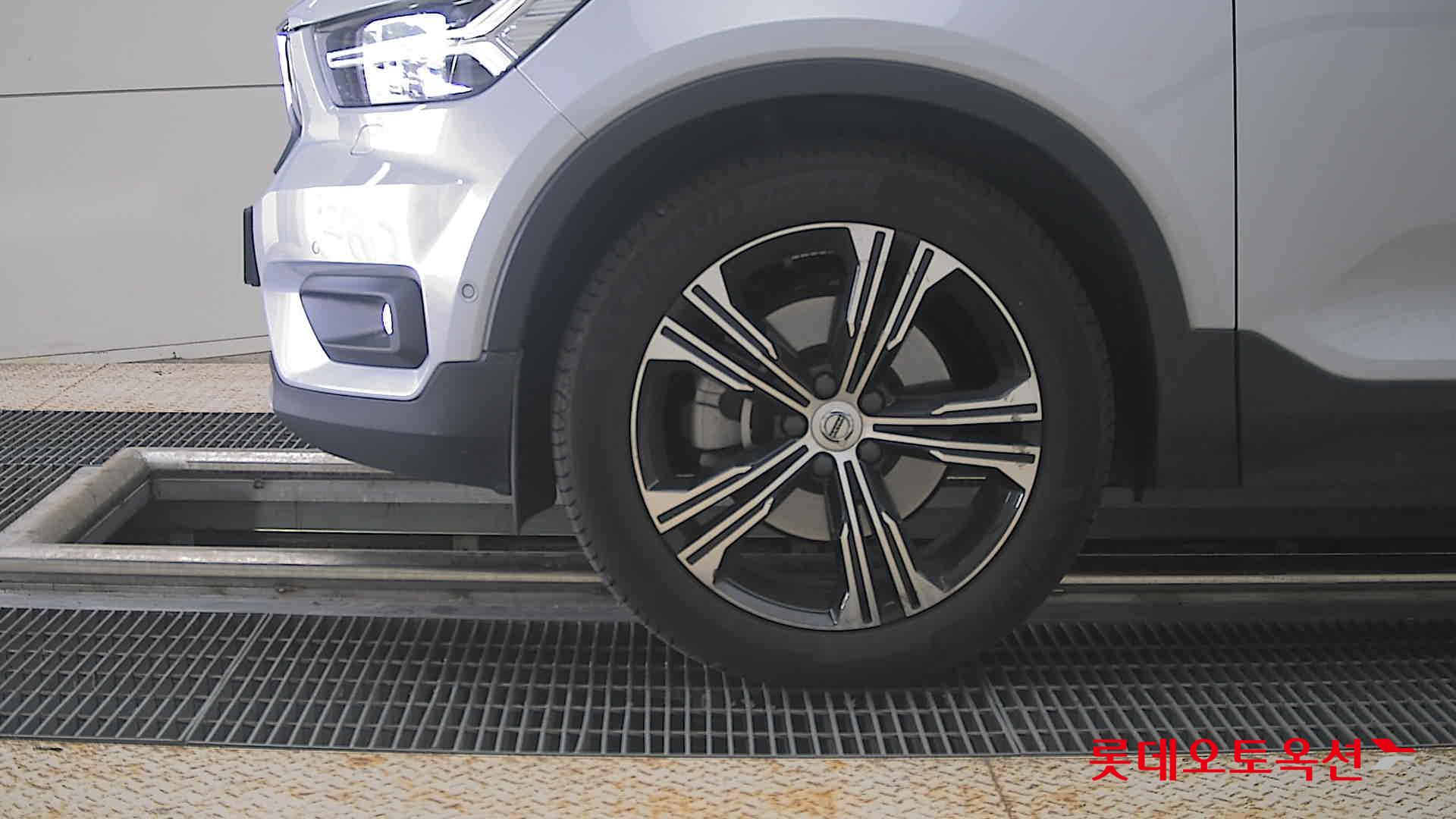 2021 - volvo xc40