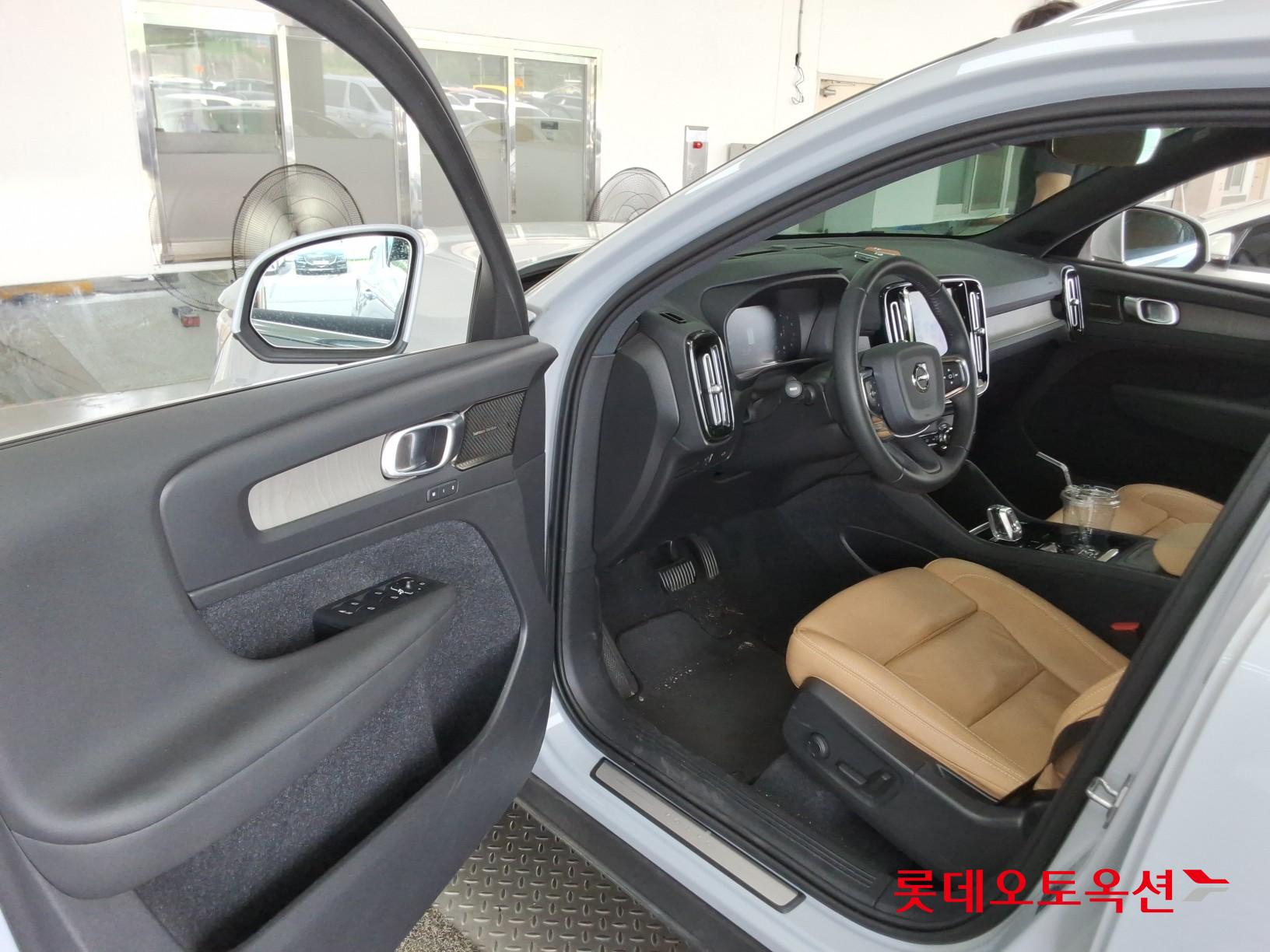 2021 - volvo xc40