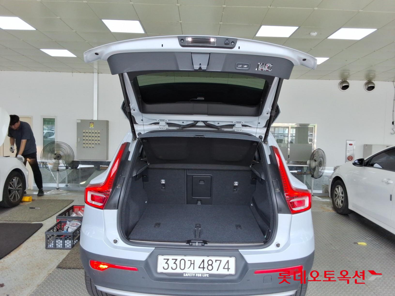 2021 - volvo xc40