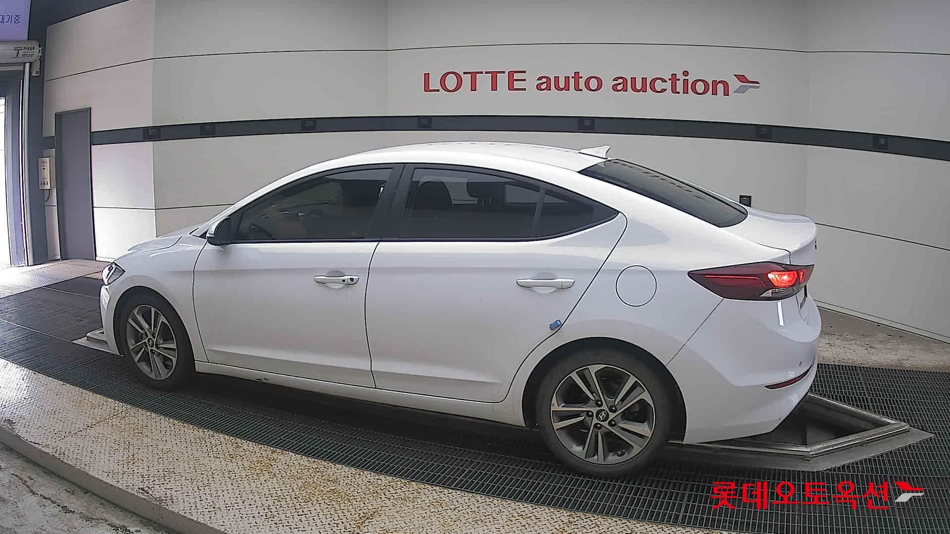 2018 - hyundai avante